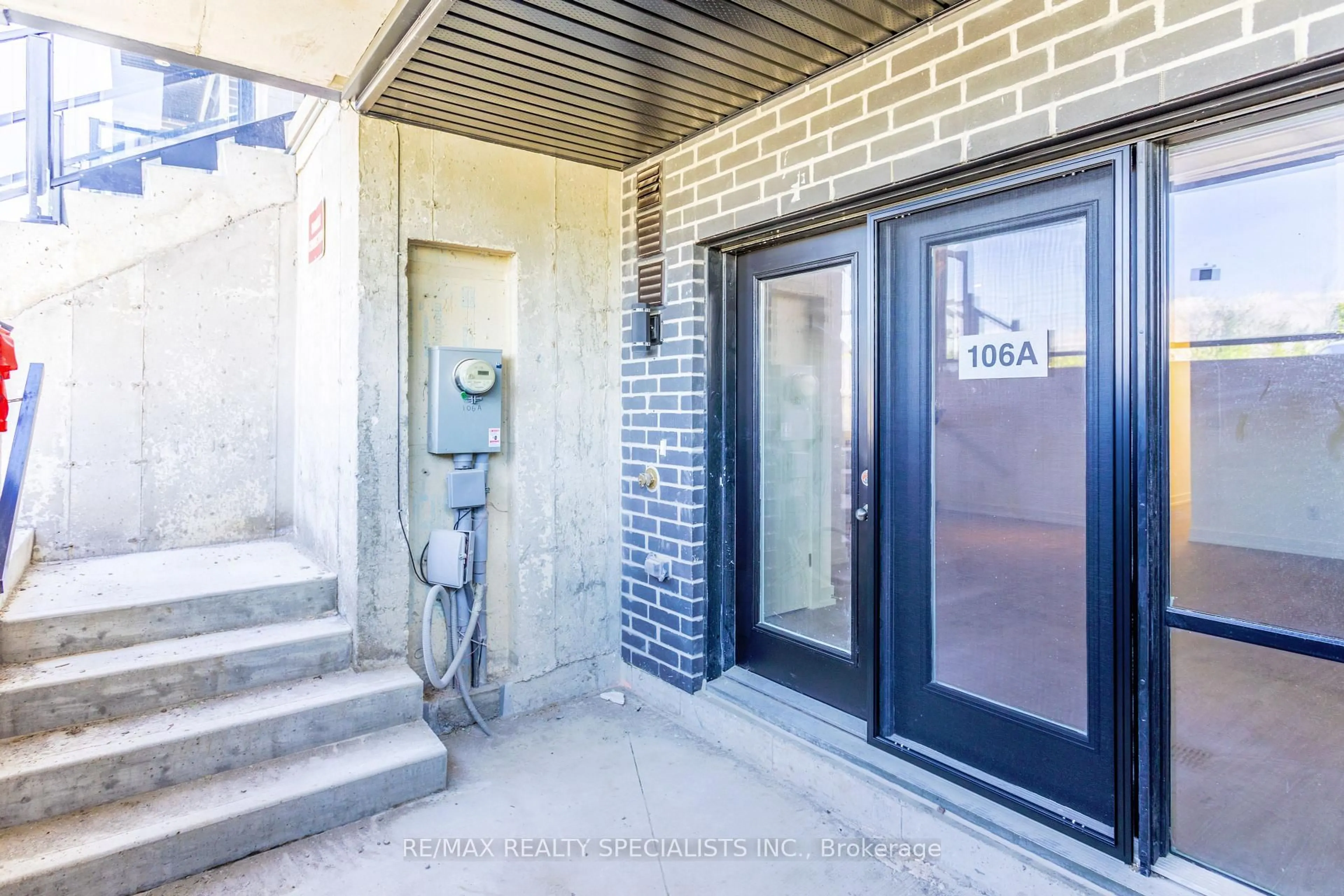Indoor entryway for 16 MELBOURNE Ave #106A, St. Catharines Ontario L2P 0G5
