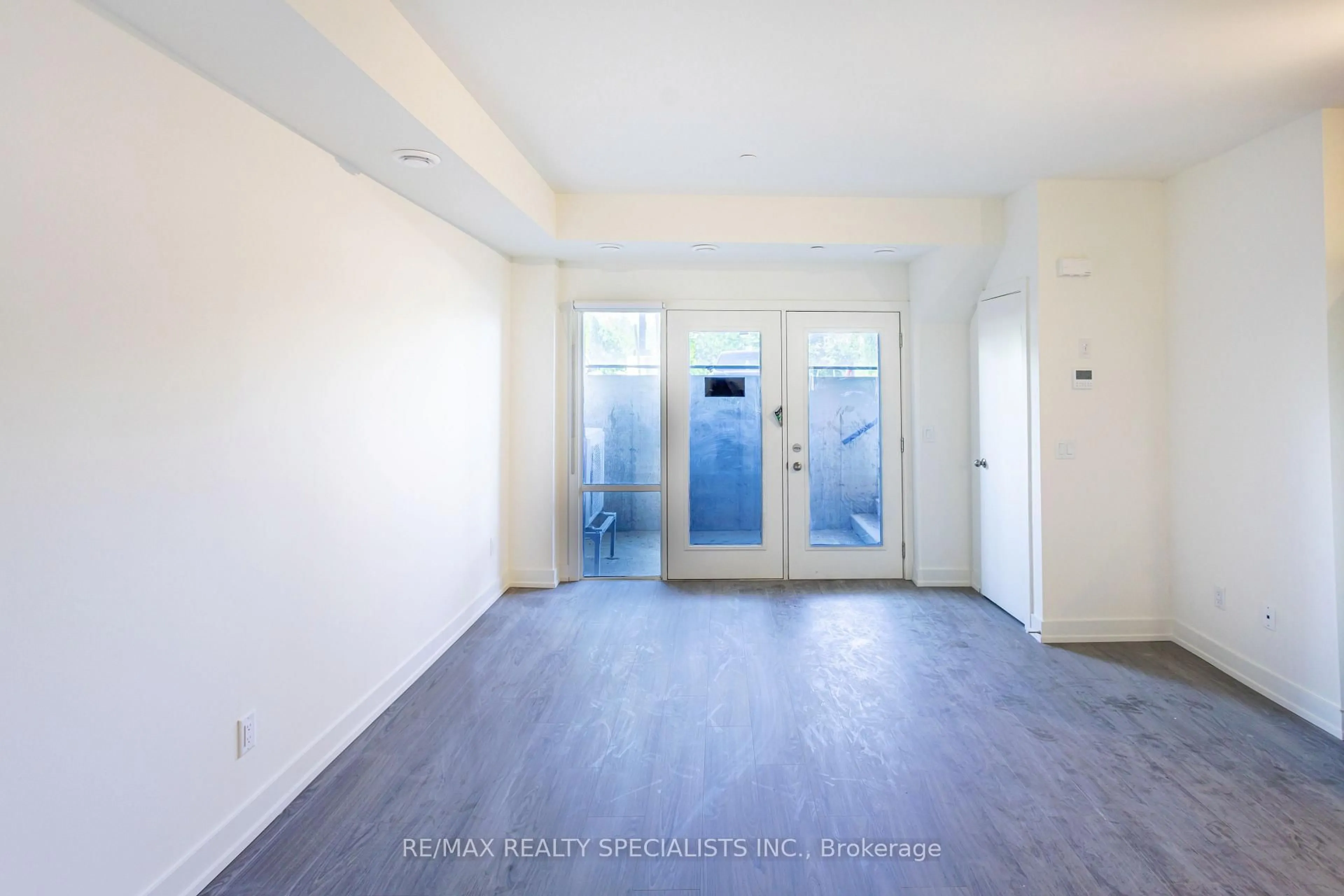 Indoor entryway for 16 MELBOURNE Ave #106A, St. Catharines Ontario L2P 0G5