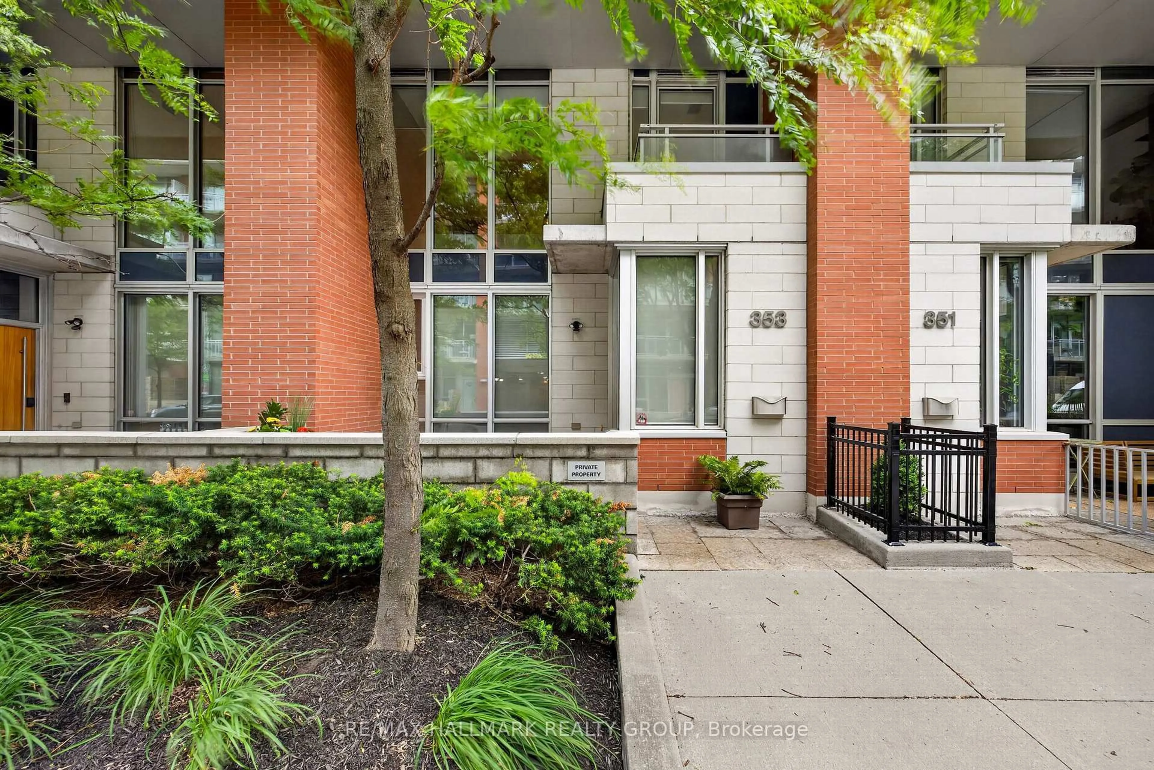 Unknown for 353 McLeod St, Ottawa Ontario K2P 1A2