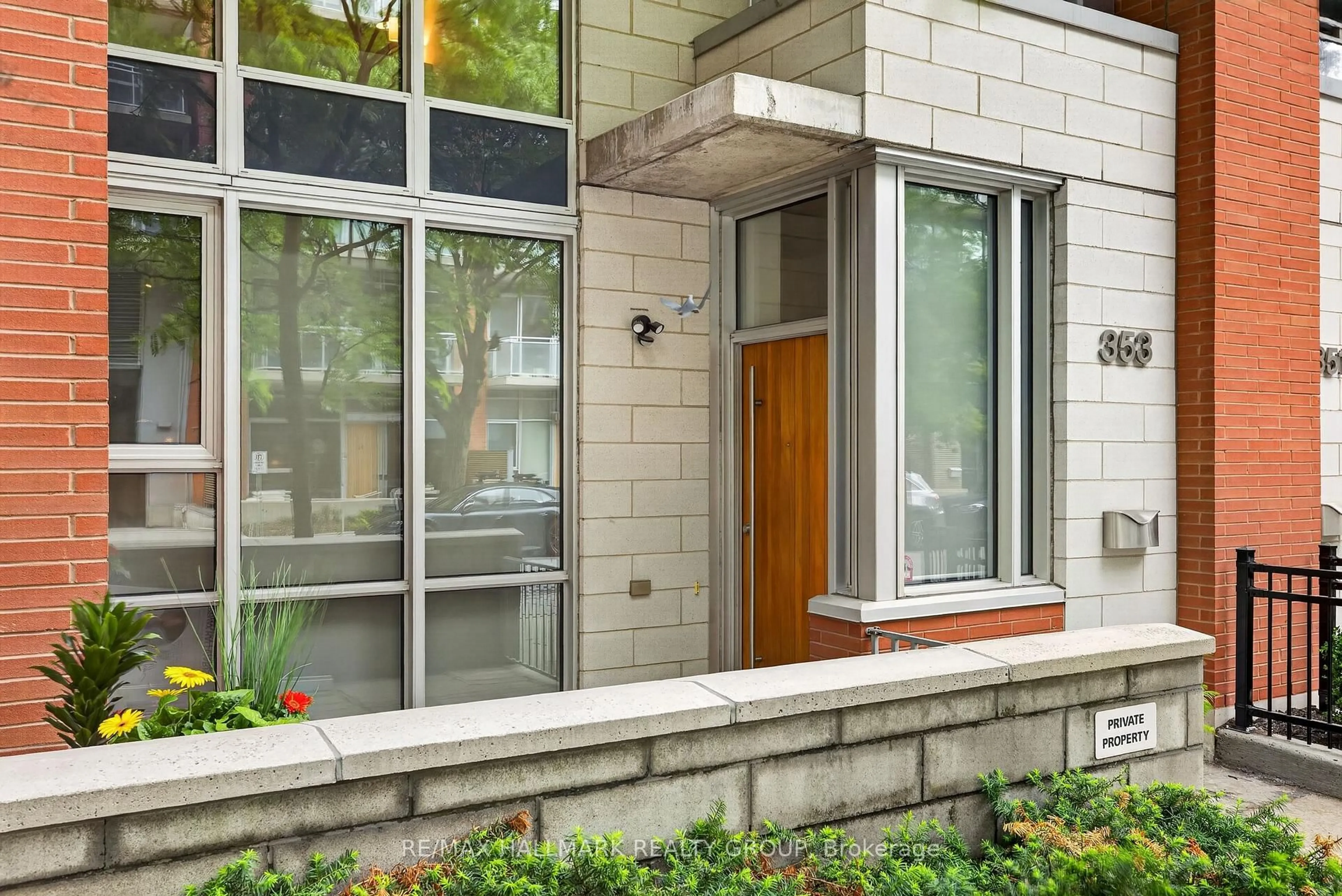 Unknown for 353 McLeod St, Ottawa Ontario K2P 1A2