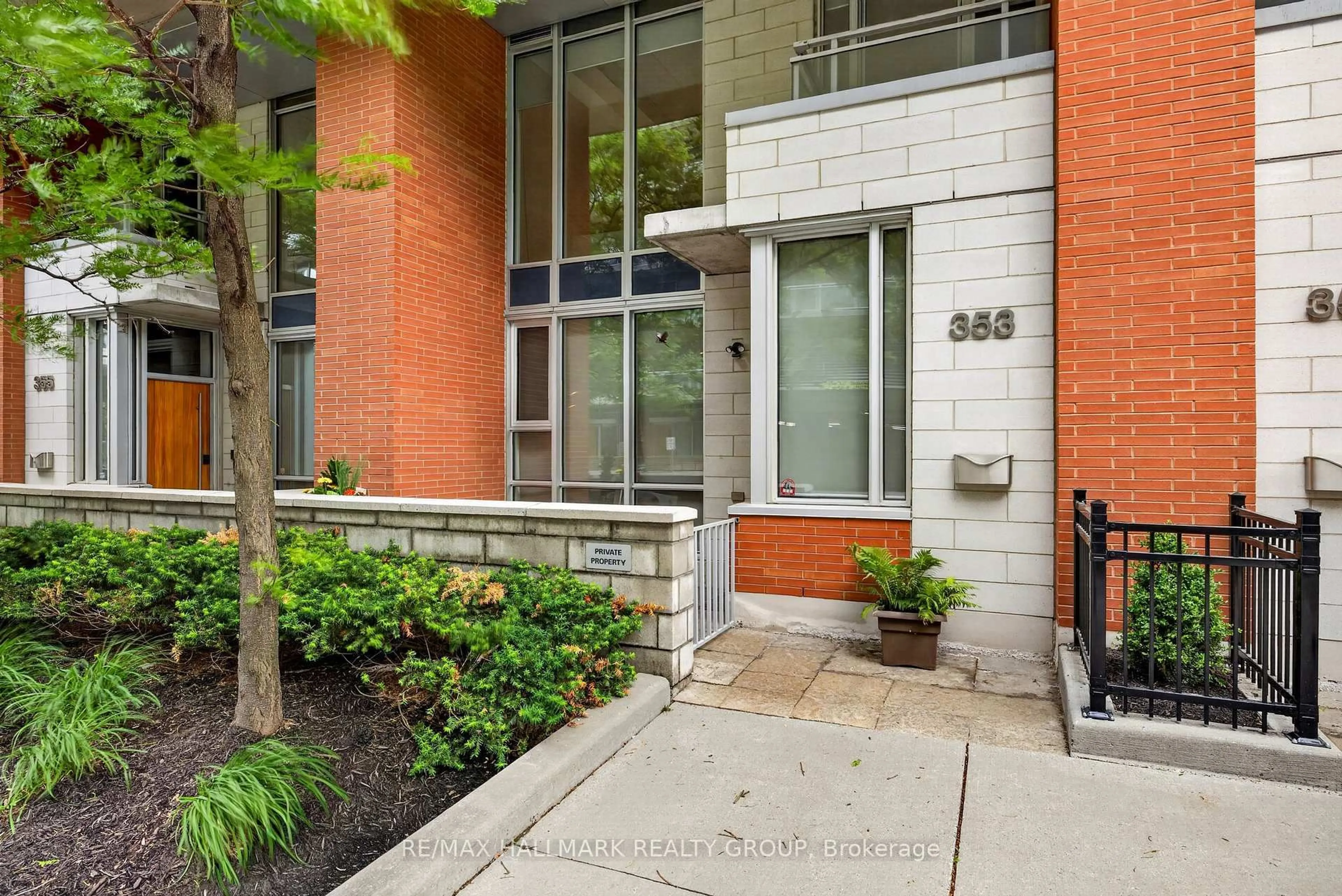 Unknown for 353 McLeod St, Ottawa Ontario K2P 1A2