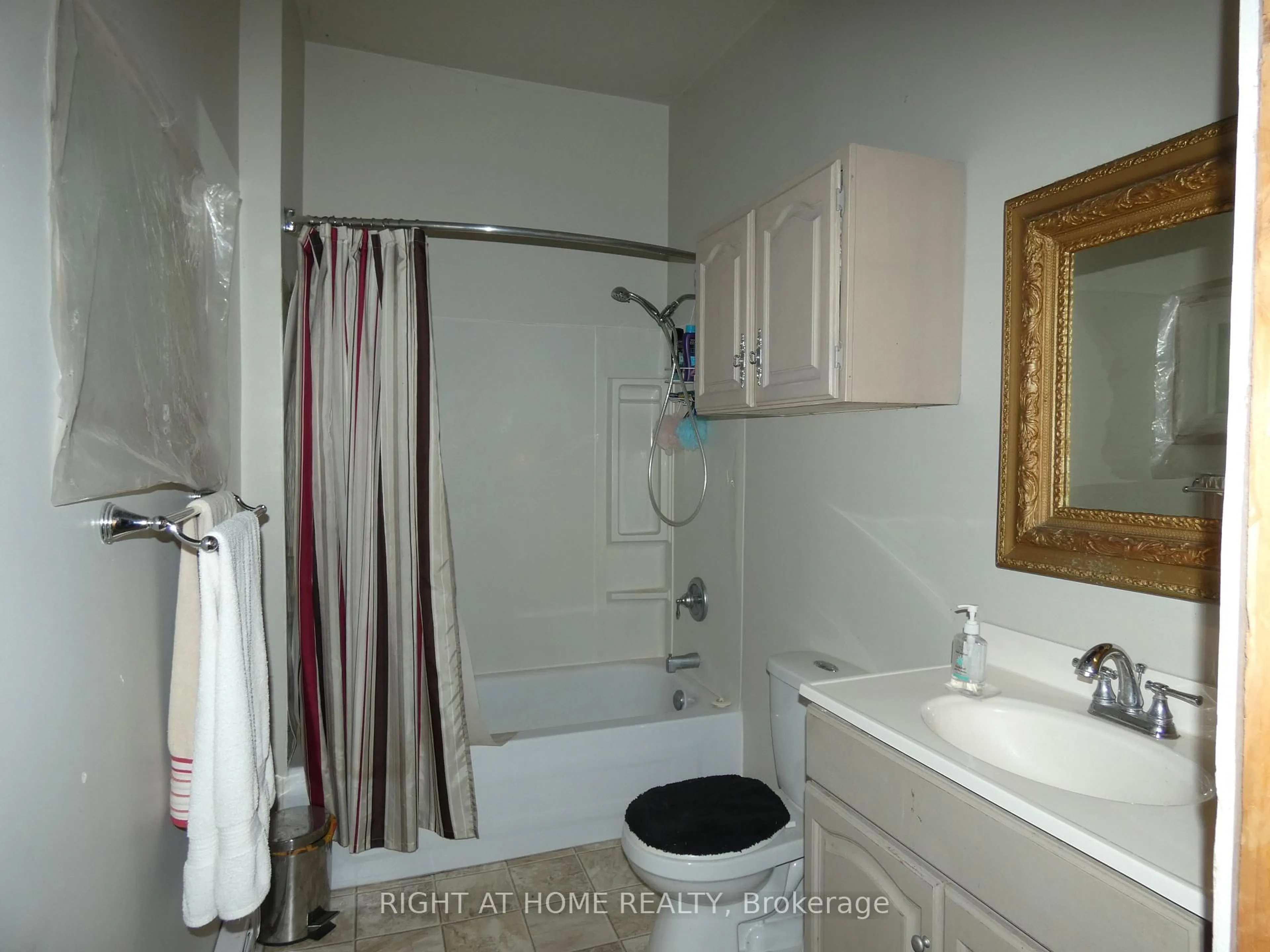 Standard bathroom, unknown for 142 Holditch St, West Nipissing Ontario P2B 1S5