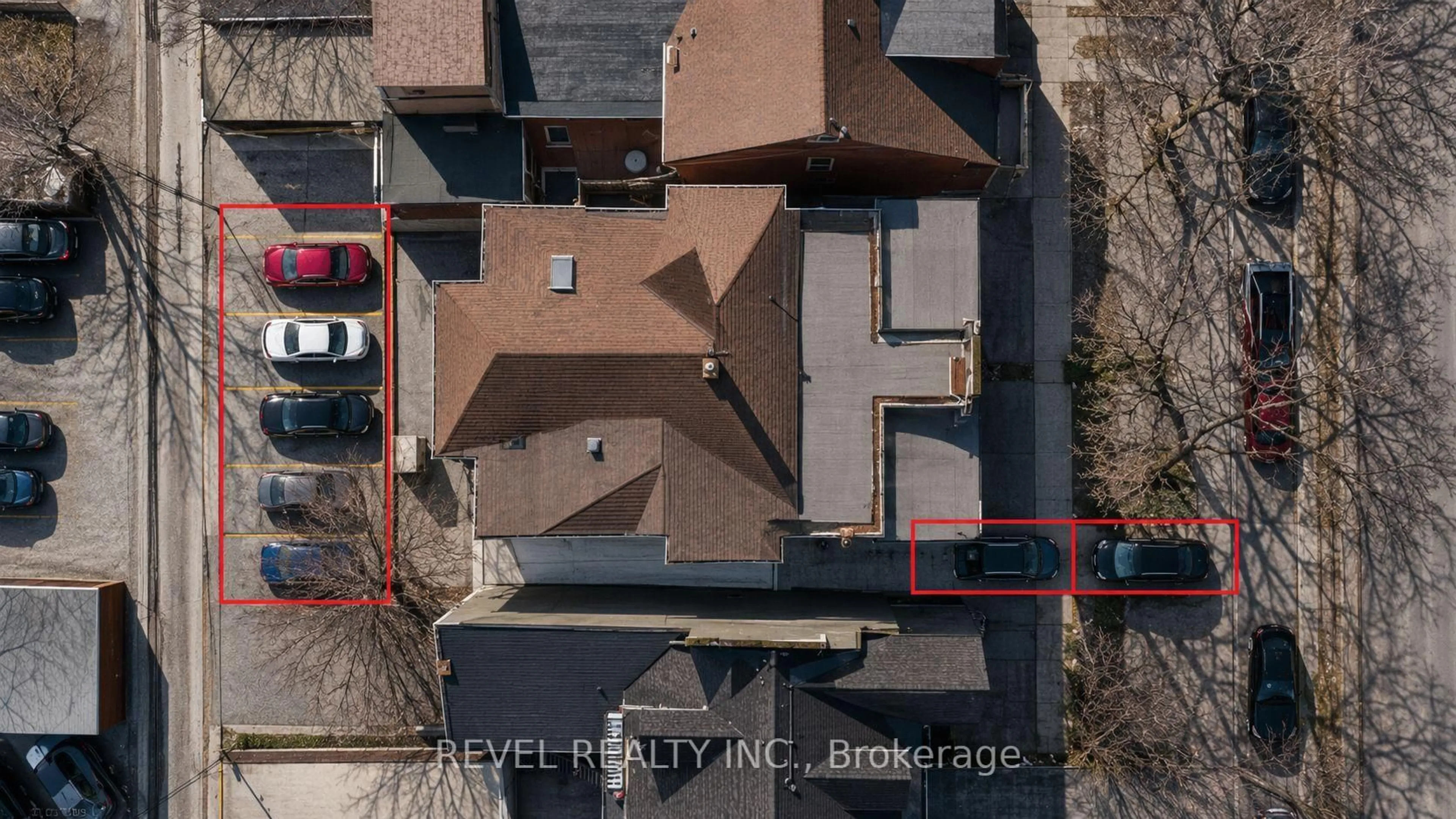 A pic from outside/outdoor area/front of a property/back of a property/a pic from drone, street for 25 West Ave, Hamilton Ontario L8N 2S2