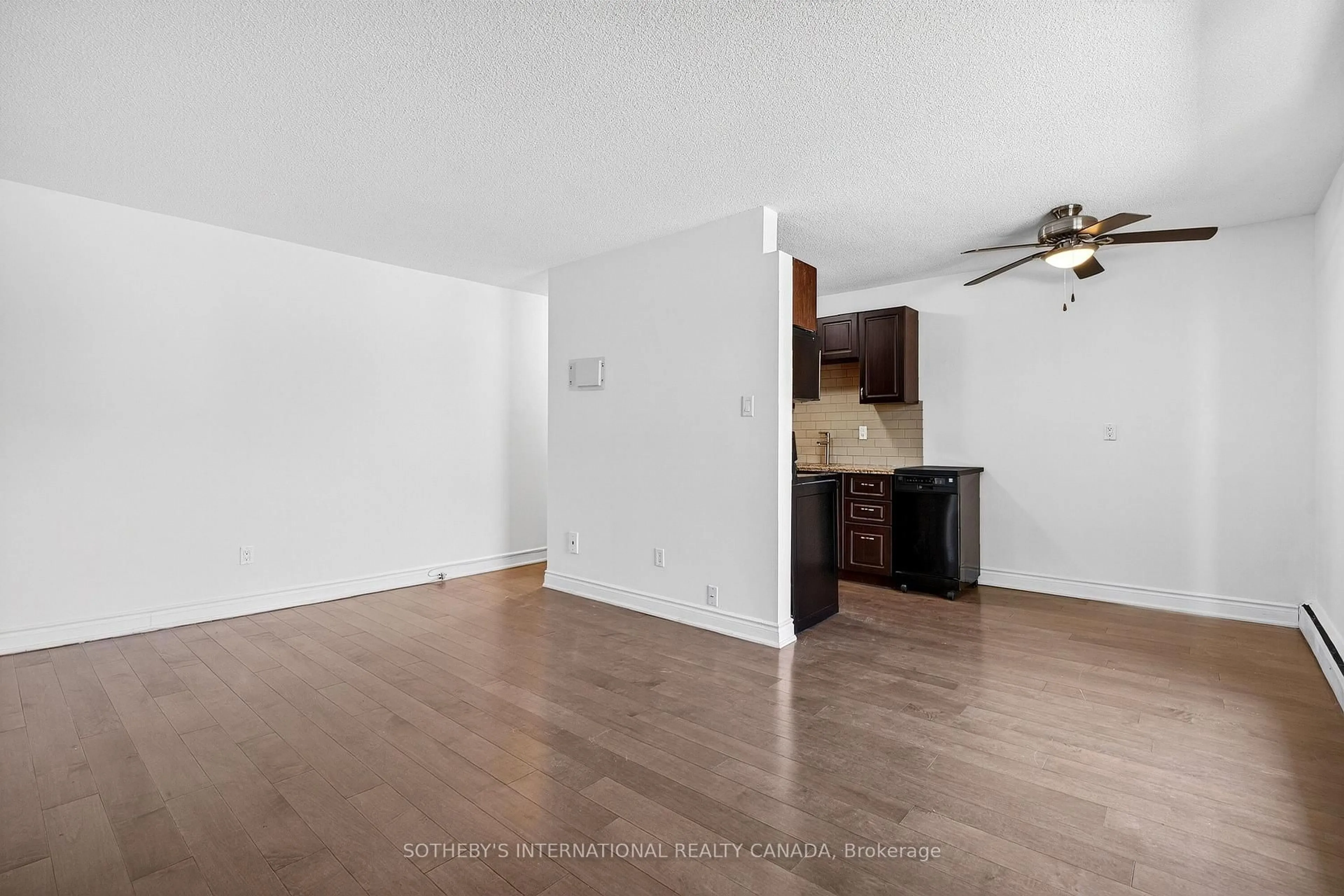 A pic of a room for 81 Charlton Ave #103, Hamilton Ontario L8N 1Y7