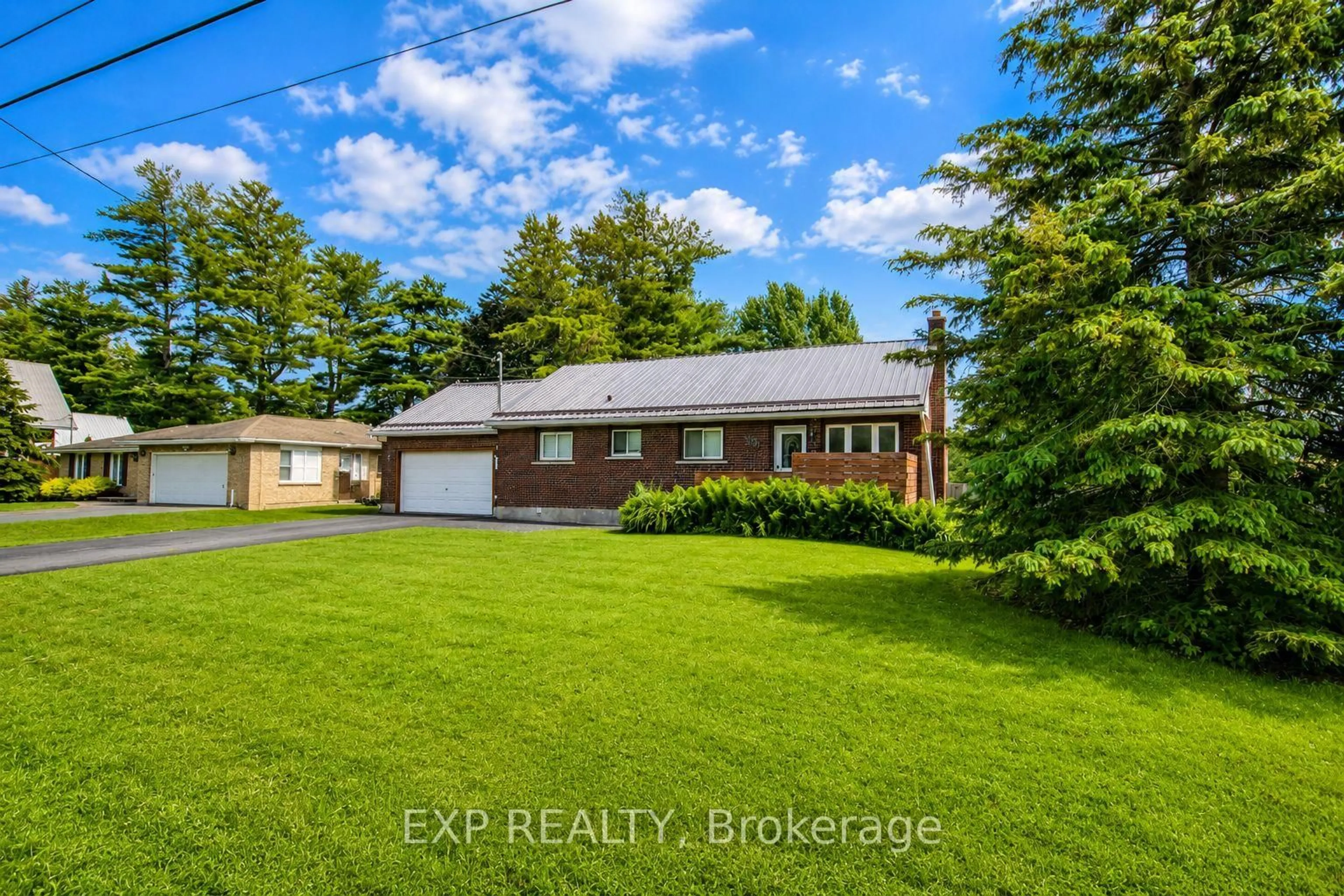 A pic from outside/outdoor area/front of a property/back of a property/a pic from drone, unknown for 832 Tollgate Rd, Cornwall Ontario K6H 5R6