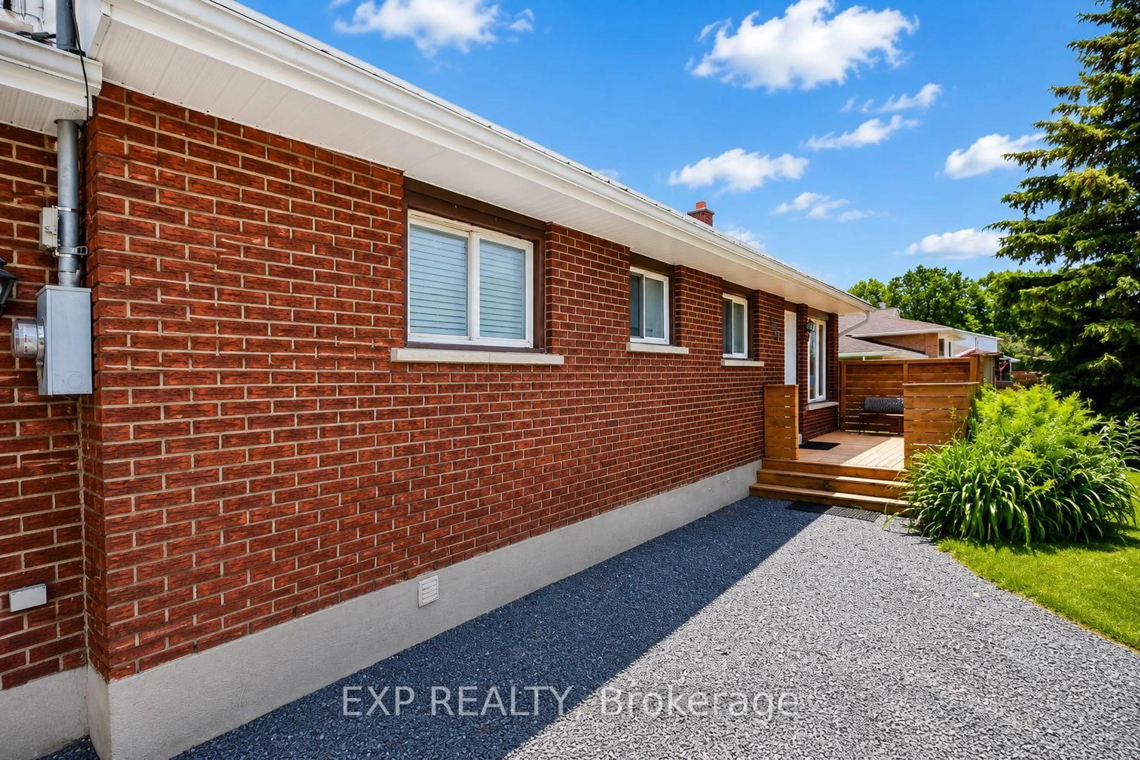 Home with brick exterior material, street for 832 Tollgate Rd, Cornwall Ontario K6H 5R6