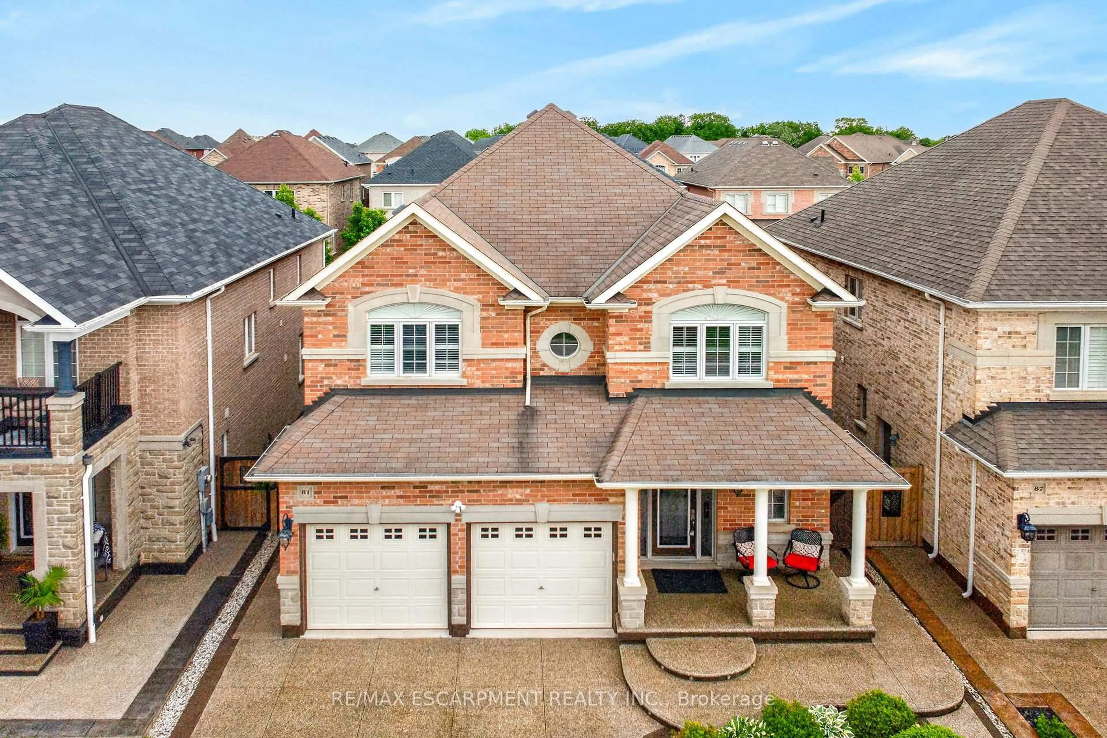 A pic from outside/outdoor area/front of a property/back of a property/a pic from drone, street for 81 Morning Mist Dr, Hamilton Ontario L9B 0E6