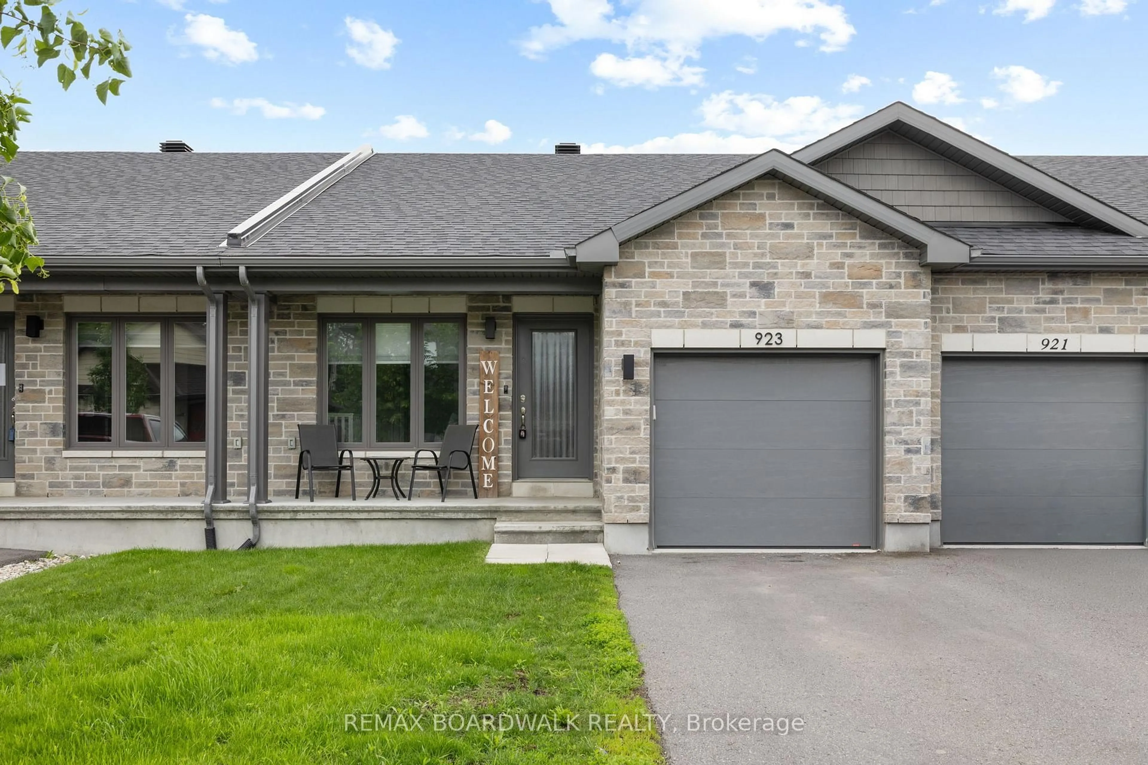 Home with brick exterior material, street for 923 Leishman Dr, Almonte Ontario K0A 1A0