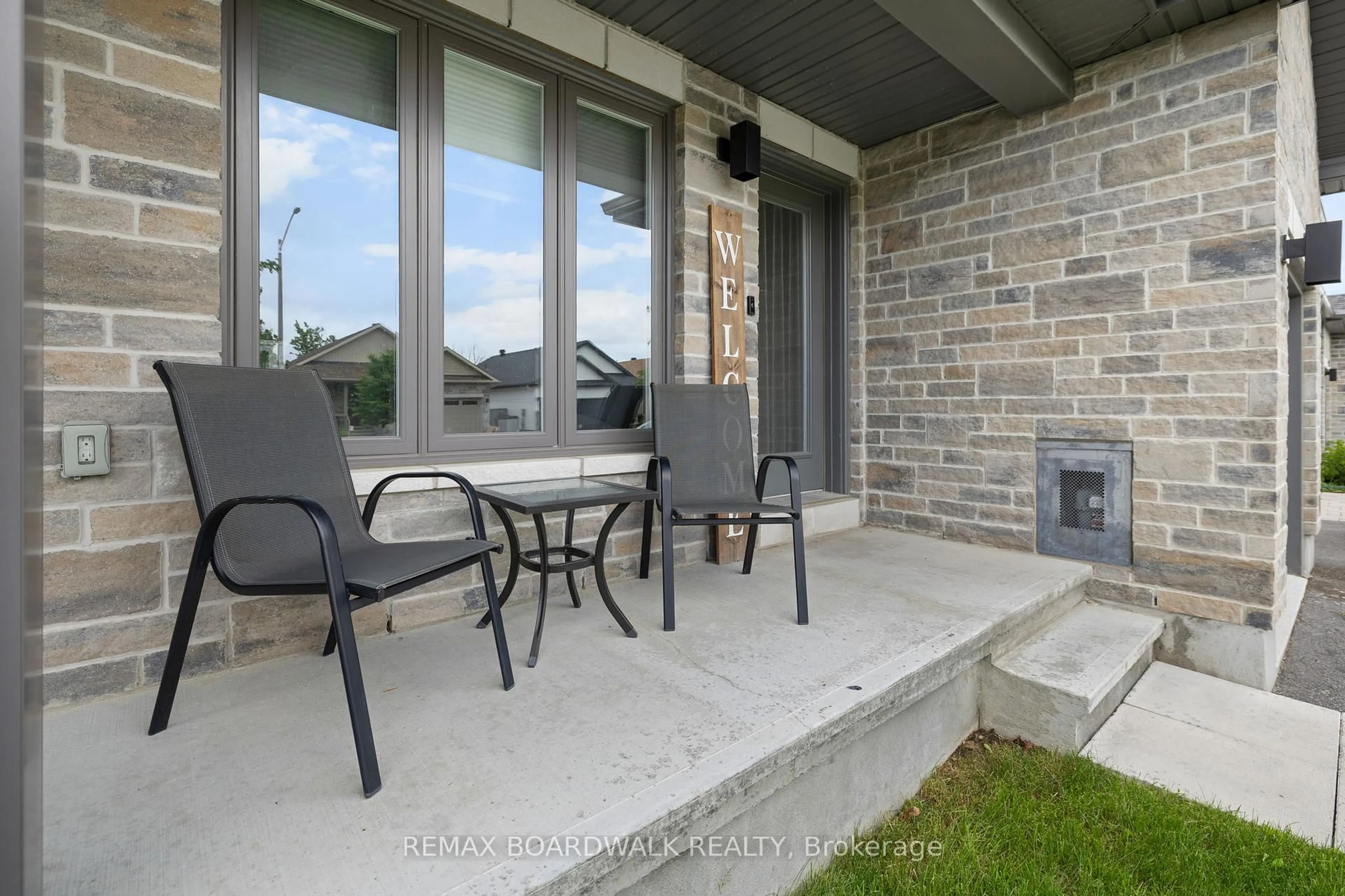 Patio, street for 923 Leishman Dr, Almonte Ontario K0A 1A0