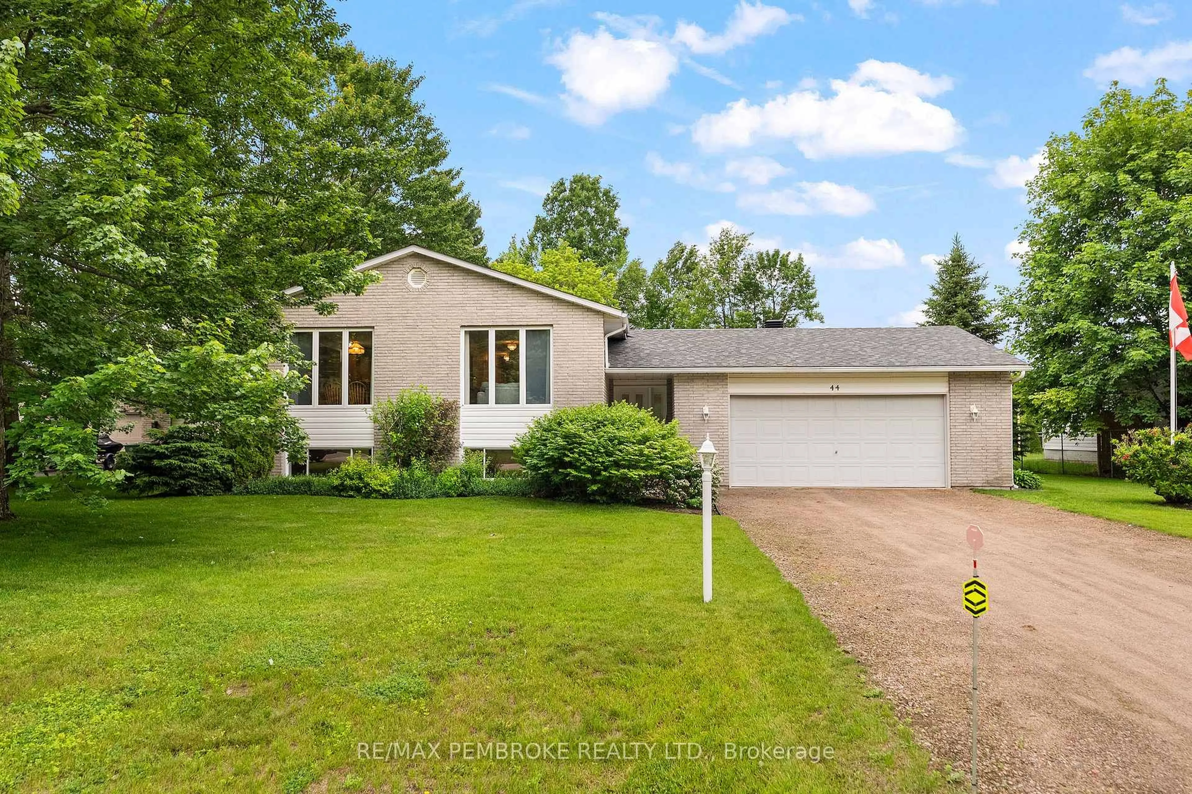 Unknown for 44 Ravenwood Cres, Petawawa Ontario K8H 3N1