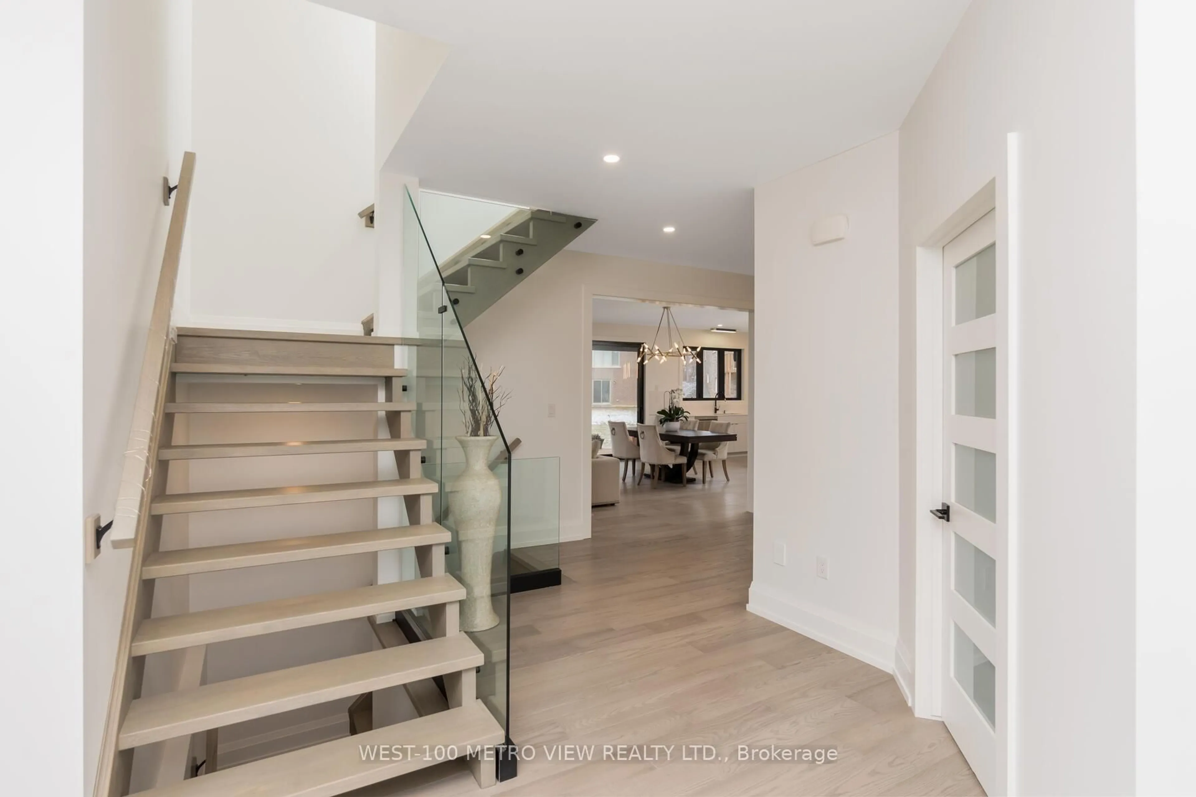 Stairs for 3607 Carolinia Crt, Fort Erie Ontario L0S 1N0