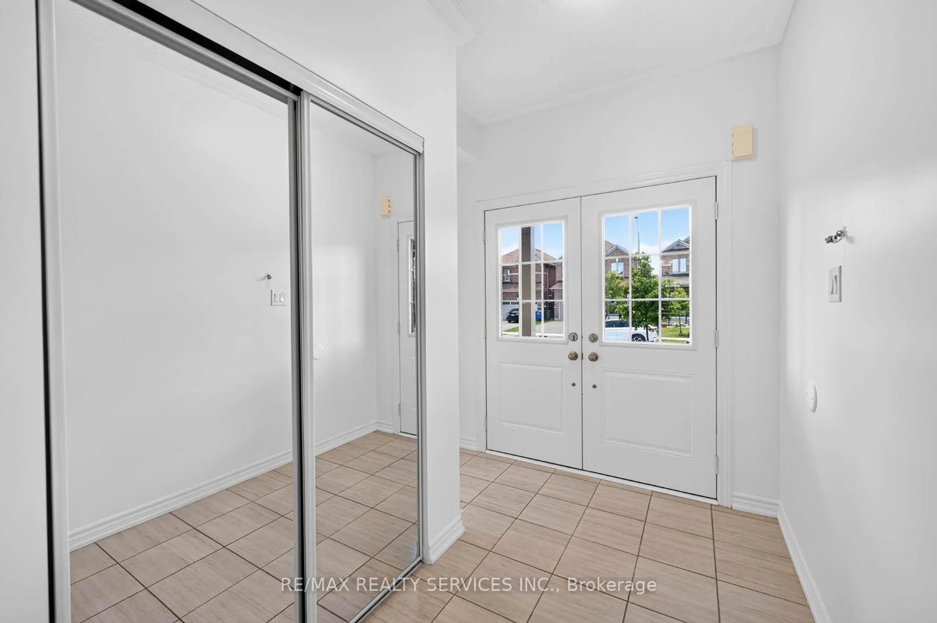 Indoor entryway for 179 Seeley Ave, Southgate Ontario N0C 1B0