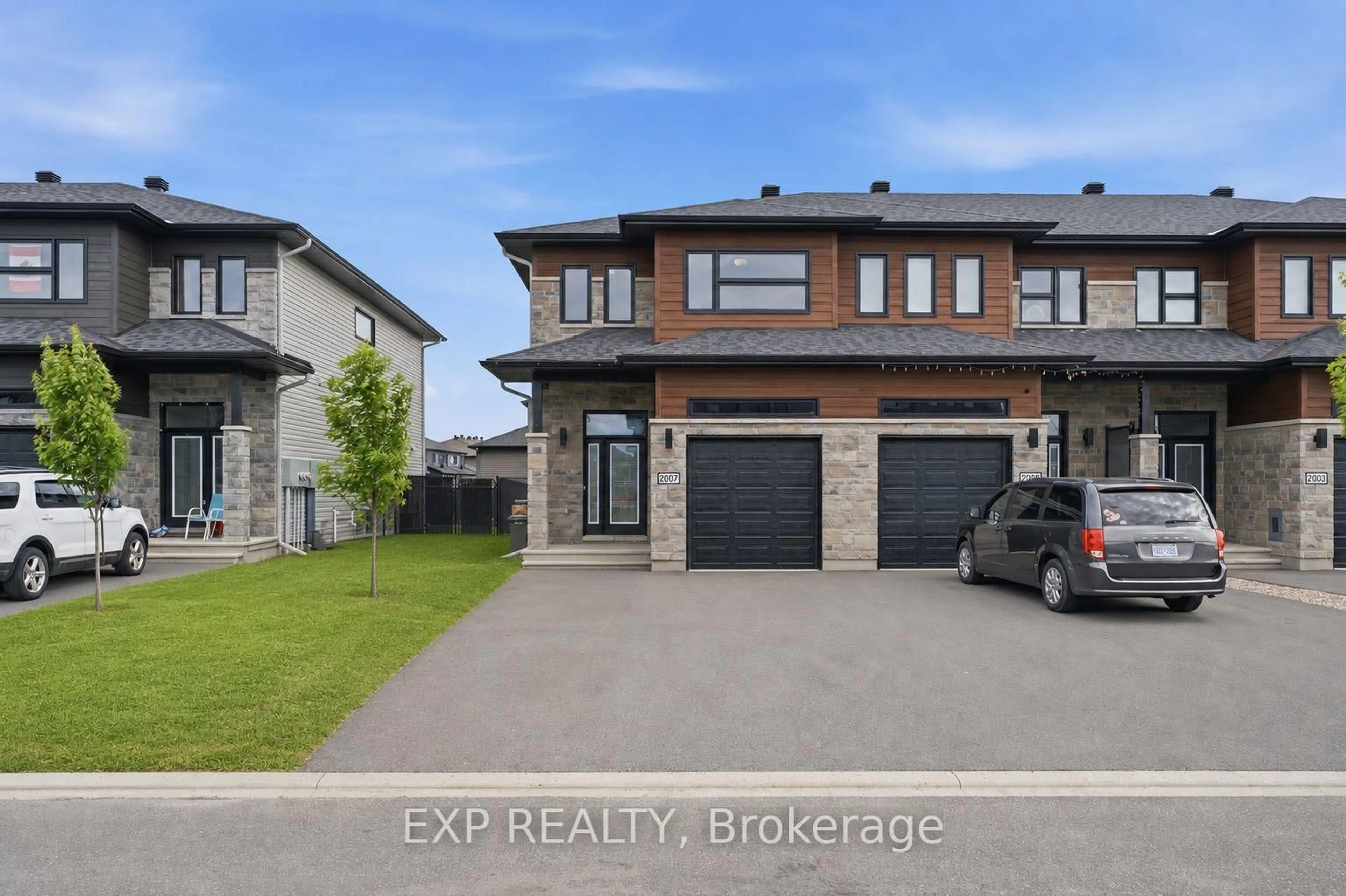 A pic from outside/outdoor area/front of a property/back of a property/a pic from drone, street for 2007 Berne St, Russell Ontario K0A 1W0