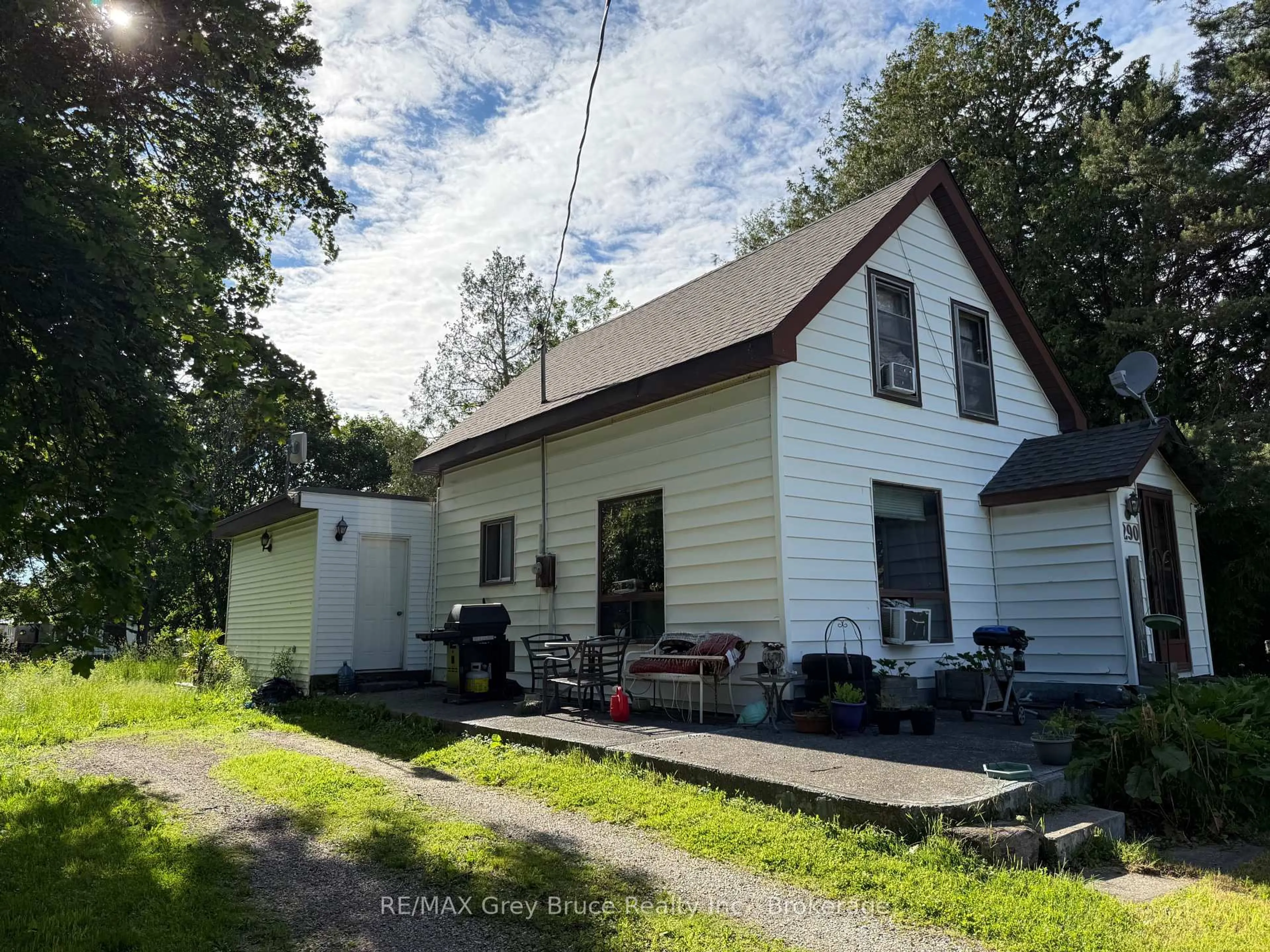 A pic from outside/outdoor area/front of a property/back of a property/a pic from drone, street for 290 Berford St, South Bruce Peninsula Ontario N0H 2T0