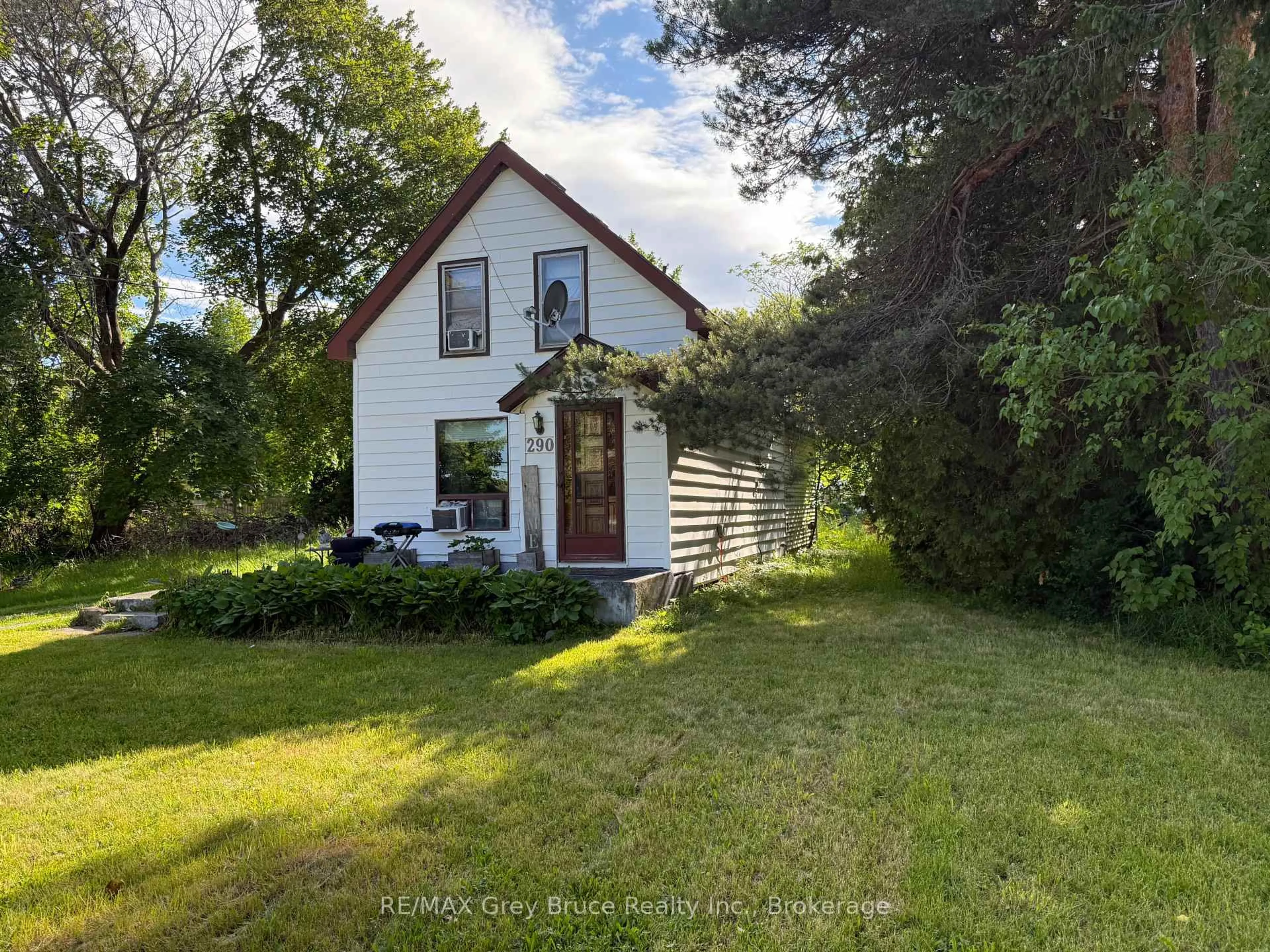 A pic from outside/outdoor area/front of a property/back of a property/a pic from drone, street for 290 Berford St, South Bruce Peninsula Ontario N0H 2T0