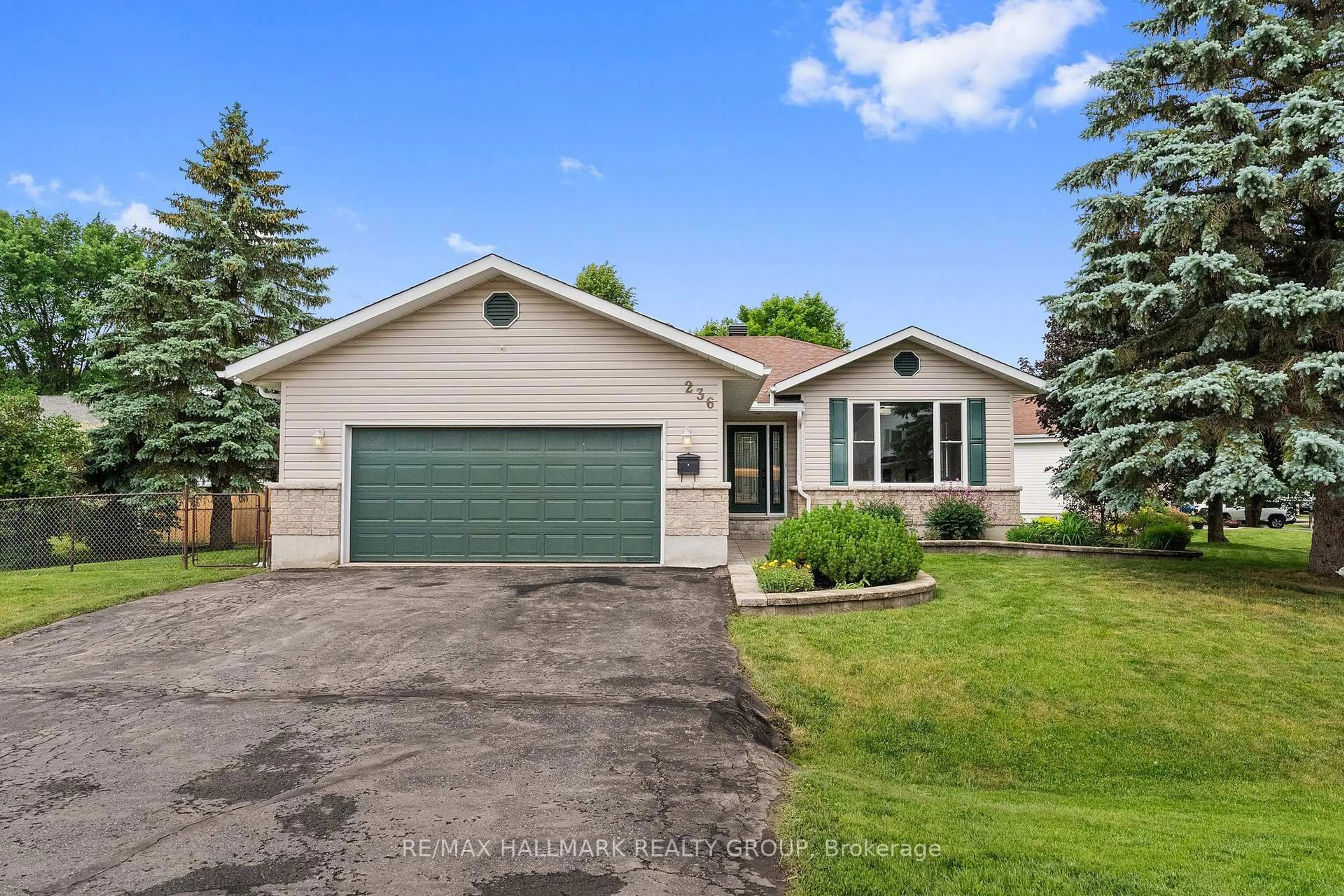 Home with vinyl exterior material, street for 236 Vanier Cres, Renfrew Ontario K7V 4M9