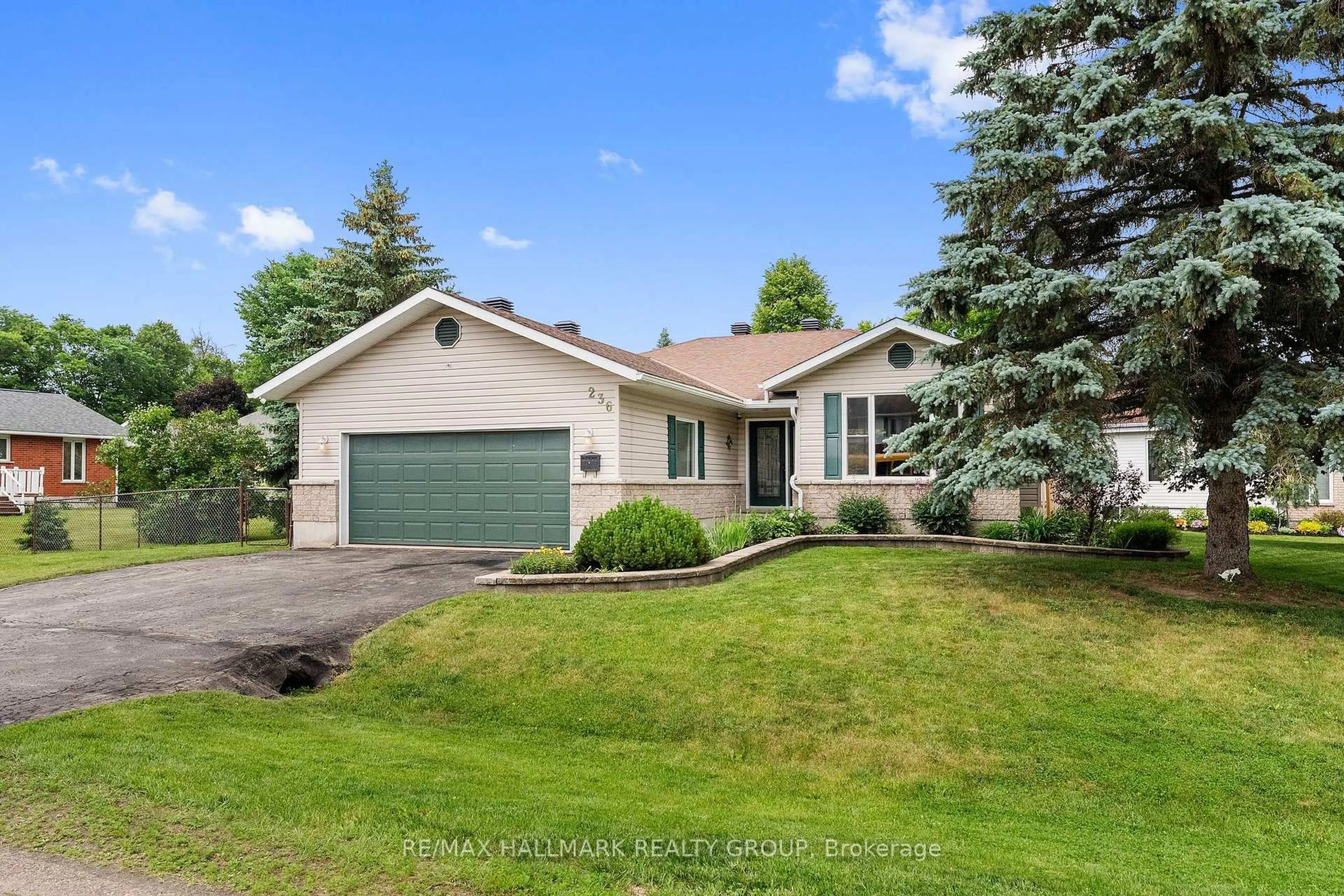 Home with vinyl exterior material, street for 236 Vanier Cres, Renfrew Ontario K7V 4M9