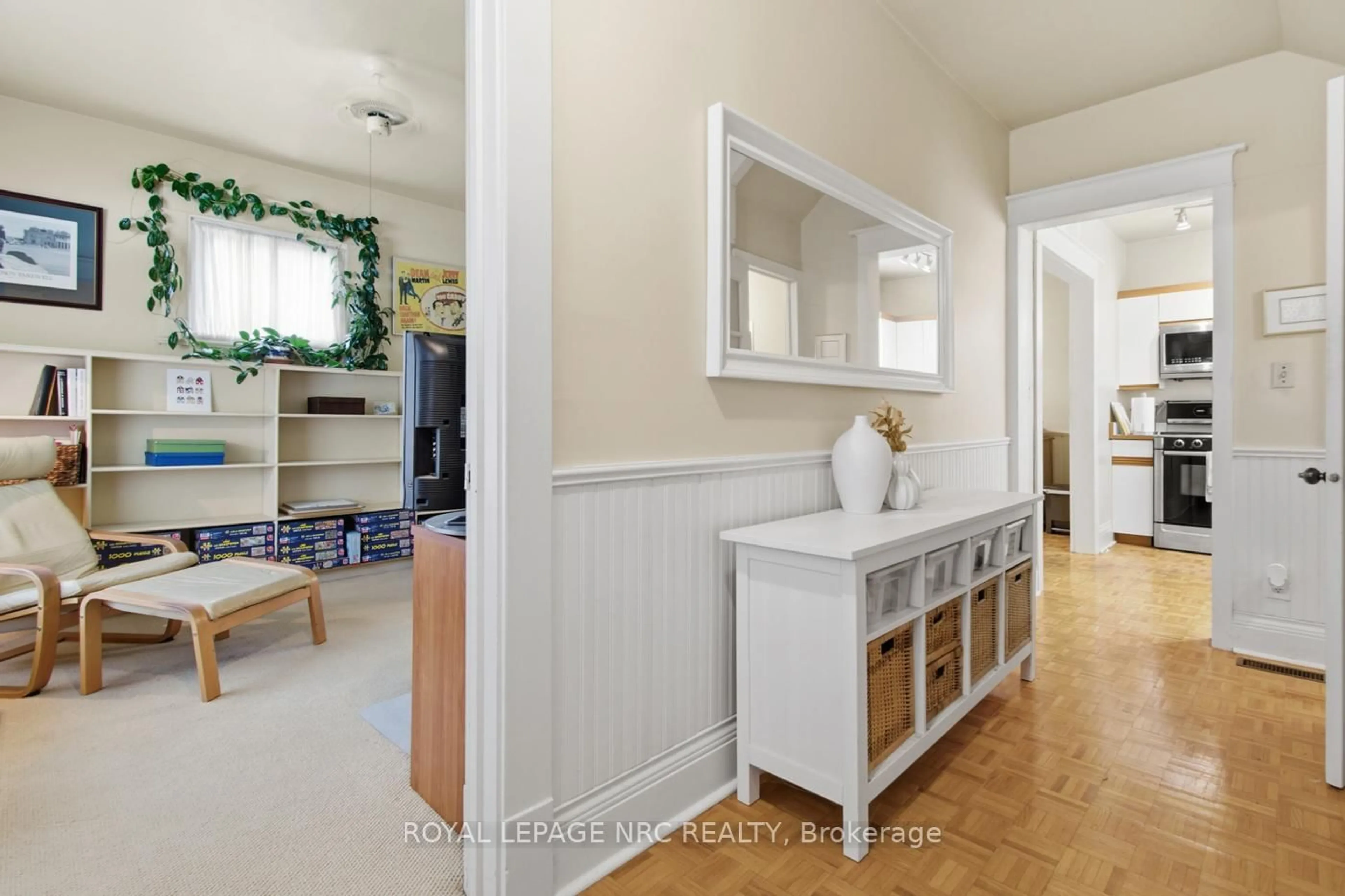 Indoor entryway for 146 Neff St, Port Colborne Ontario L3K 3T4