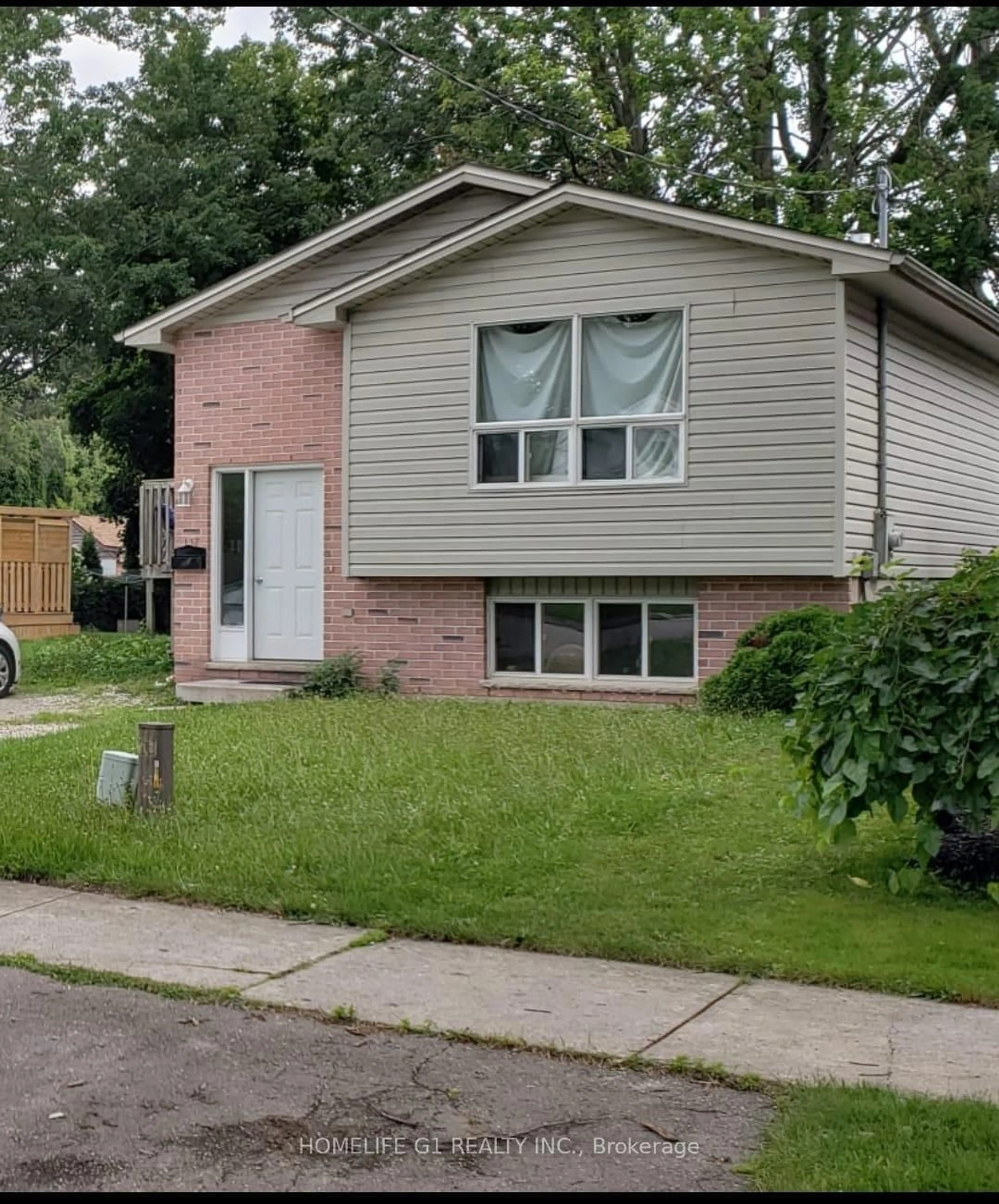 Home with vinyl exterior material, street for 137 Columbia Ave, London North Ontario N6H 2K3