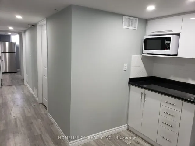 137 Columbia Ave, London North 3