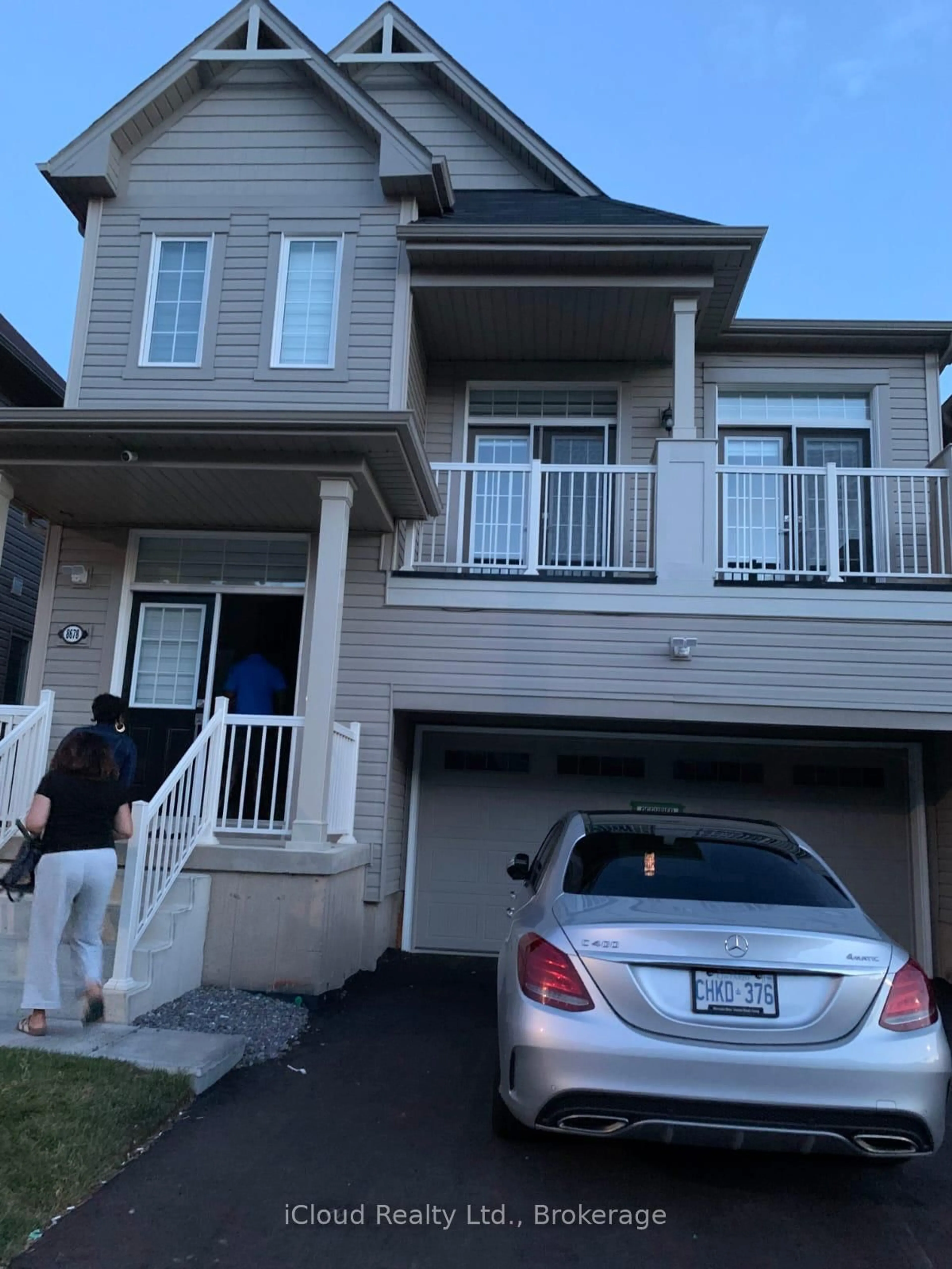 Home with vinyl exterior material, street for 8678 Chickory Tr, Niagara Falls Ontario L2H 3S5