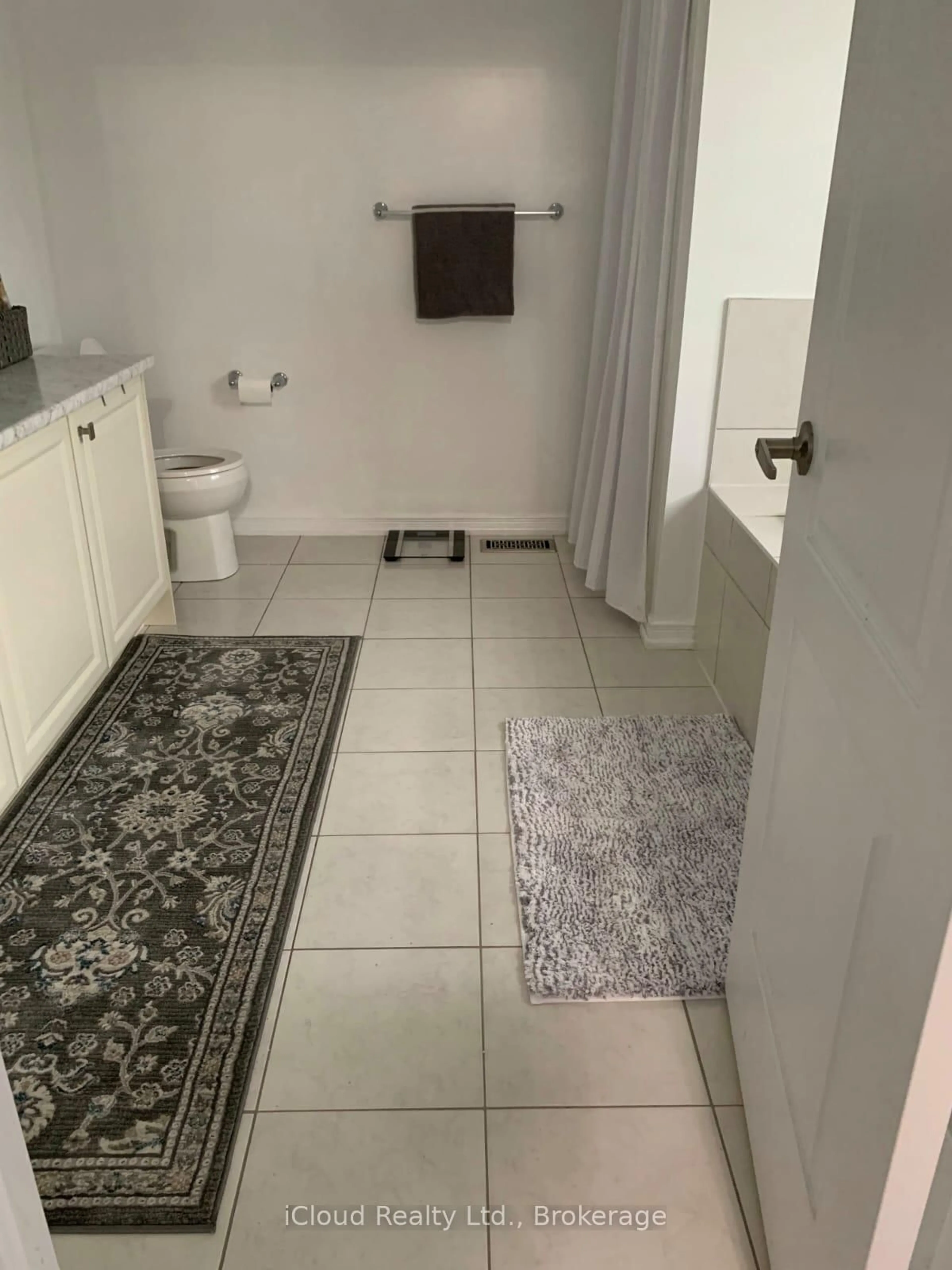 A pic of a room for 8678 Chickory Tr, Niagara Falls Ontario L2H 3S5