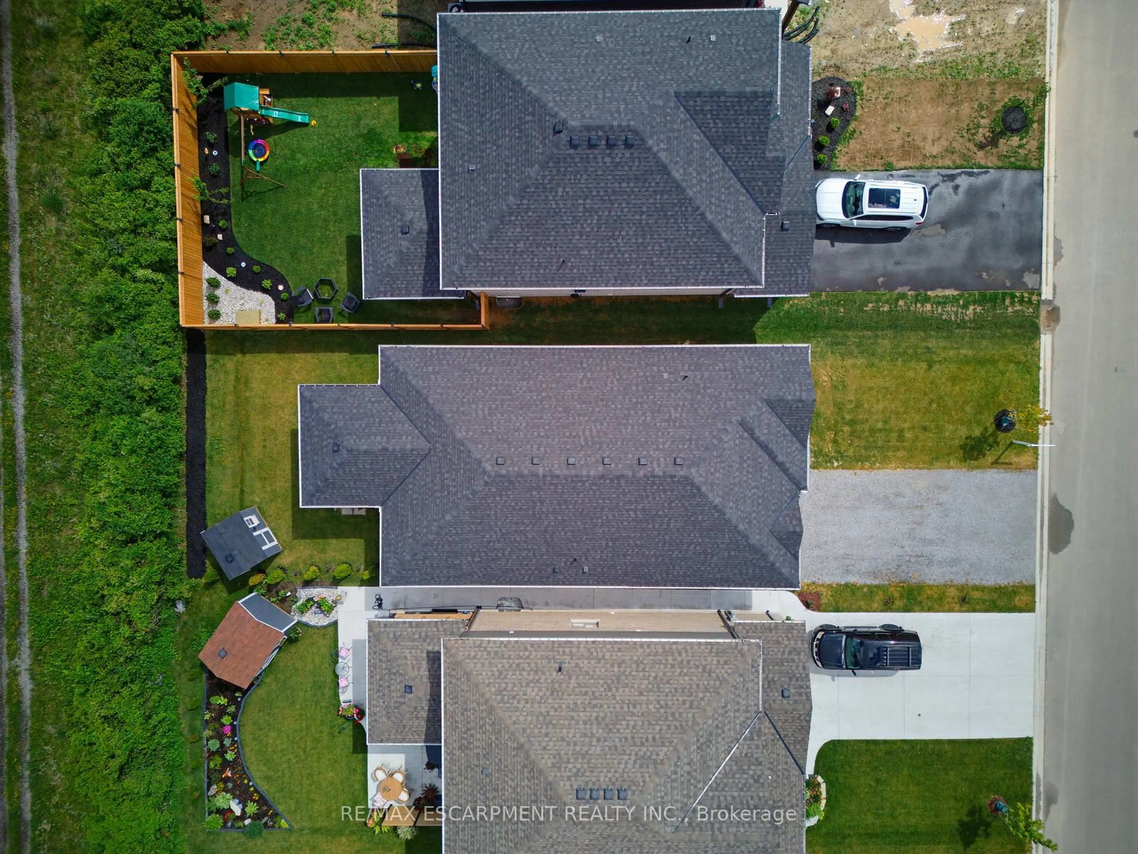 A pic from outside/outdoor area/front of a property/back of a property/a pic from drone, street for 131 Craddock Blvd, Haldimand Ontario N0A 1J0