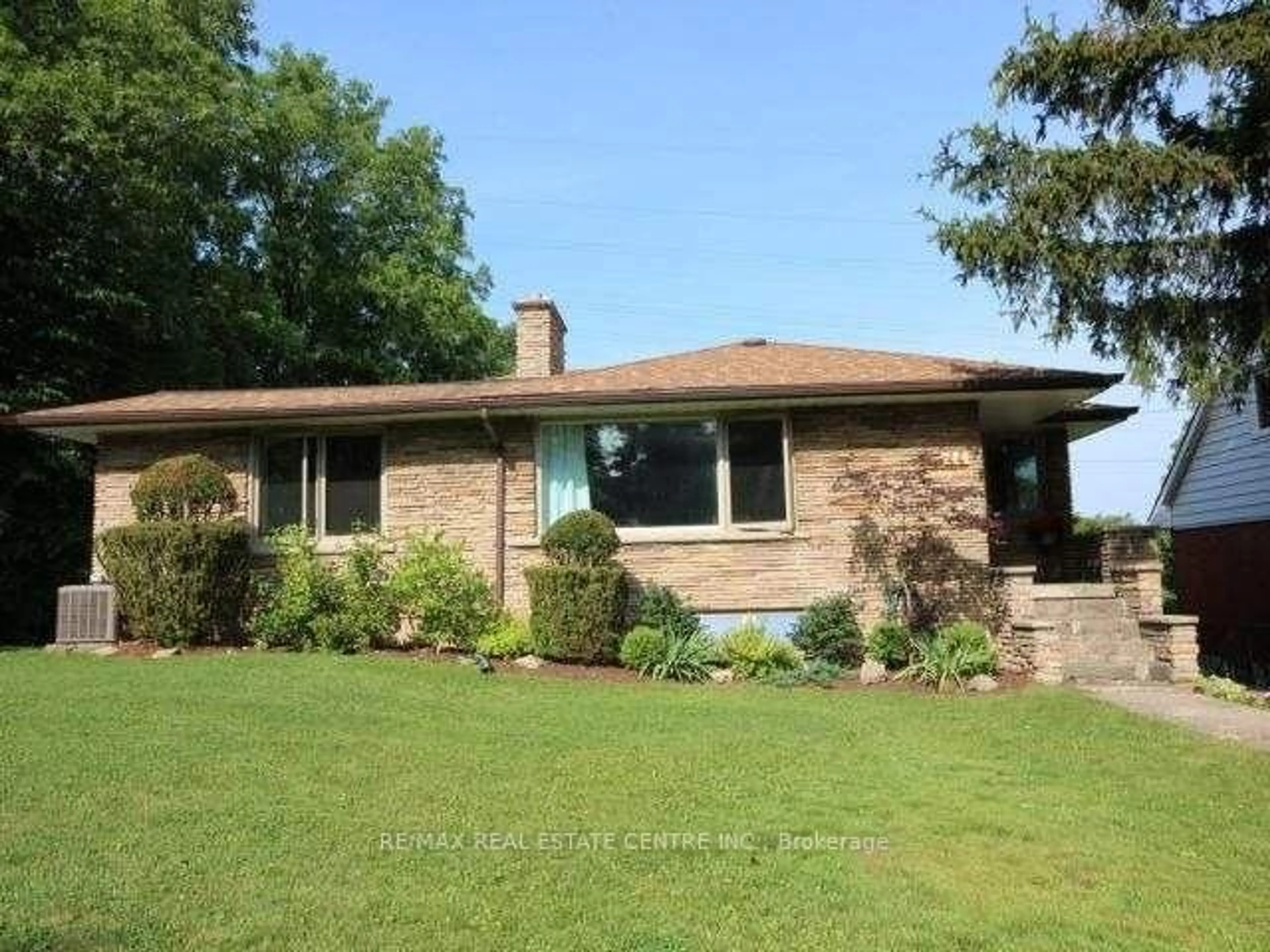 Home with brick exterior material, water/lake/river/ocean view for 44 Brodick St, Hamilton Ontario L8S 3E4