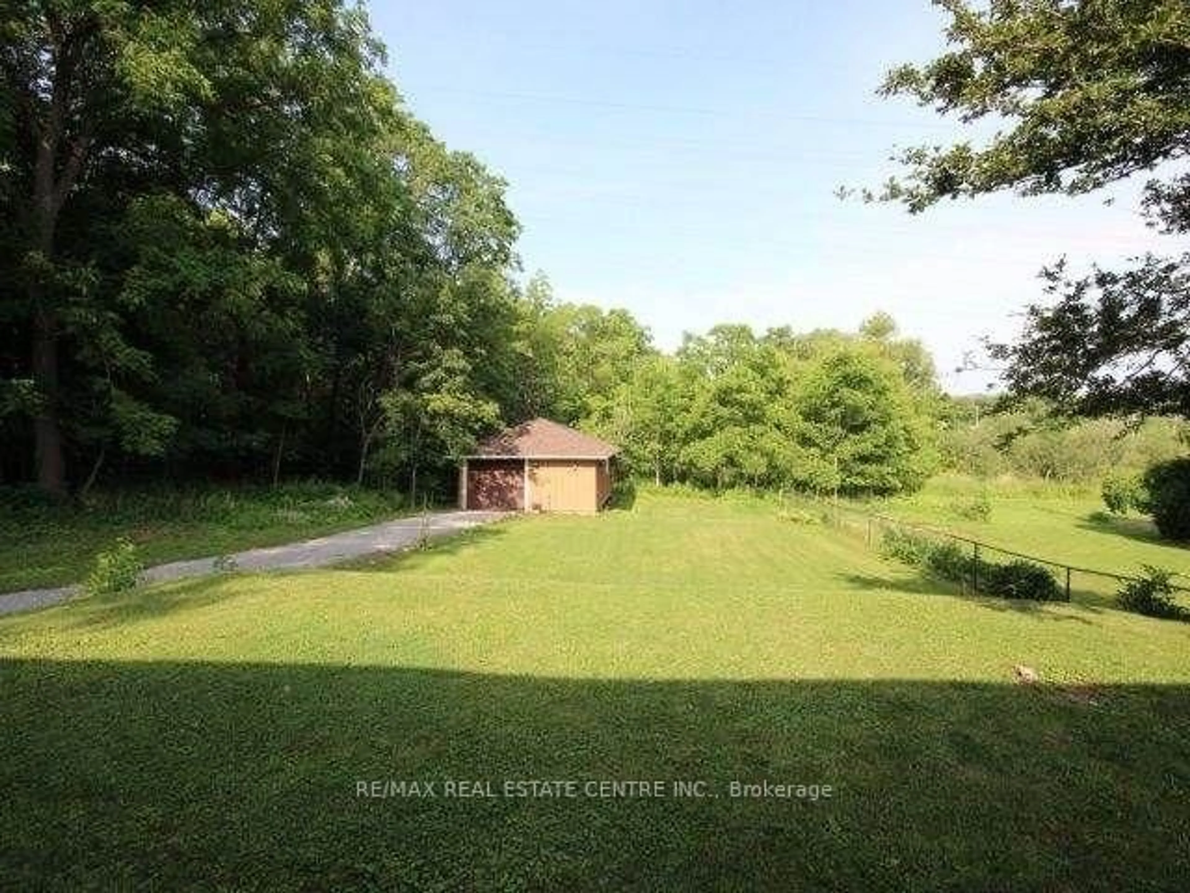 A pic from outside/outdoor area/front of a property/back of a property/a pic from drone, forest/trees view for 44 Brodick St, Hamilton Ontario L8S 3E4
