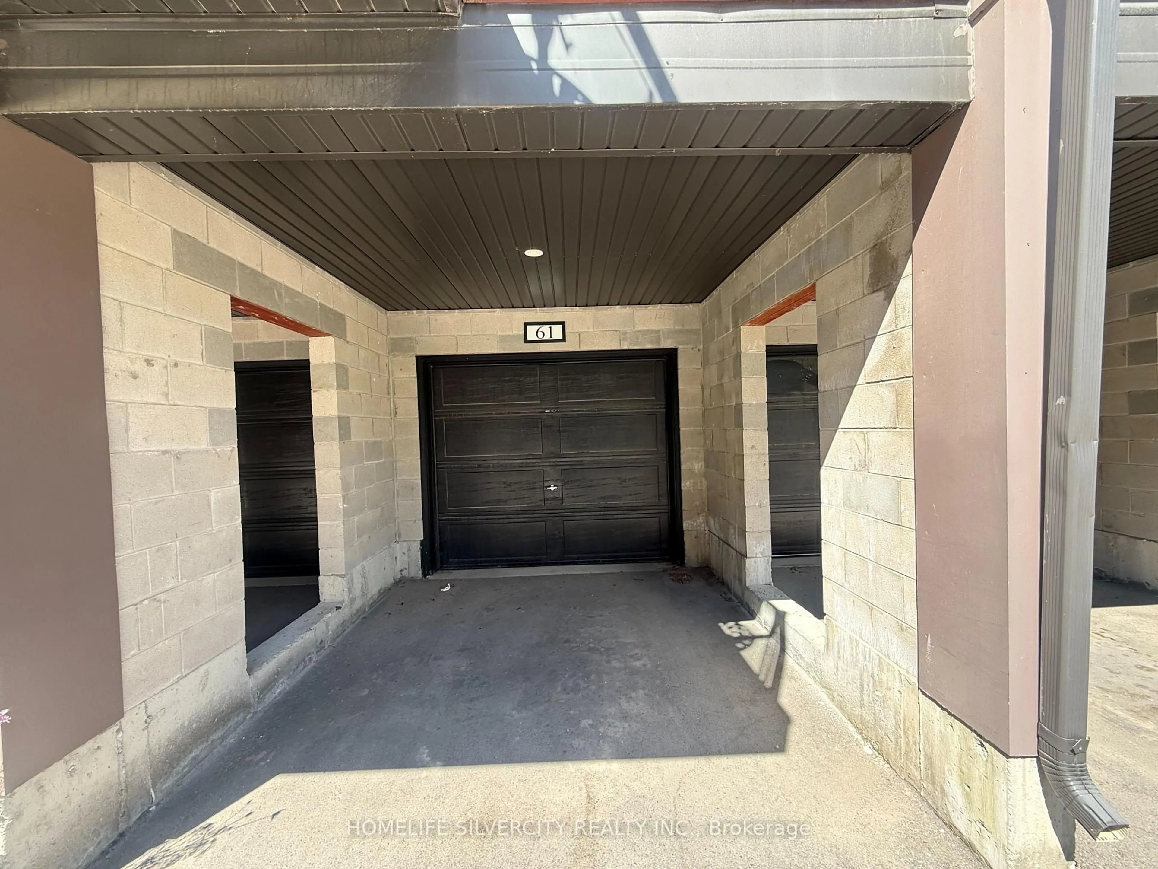 Indoor foyer for 2 Willow St #61, Brant Ontario N3L 0K7