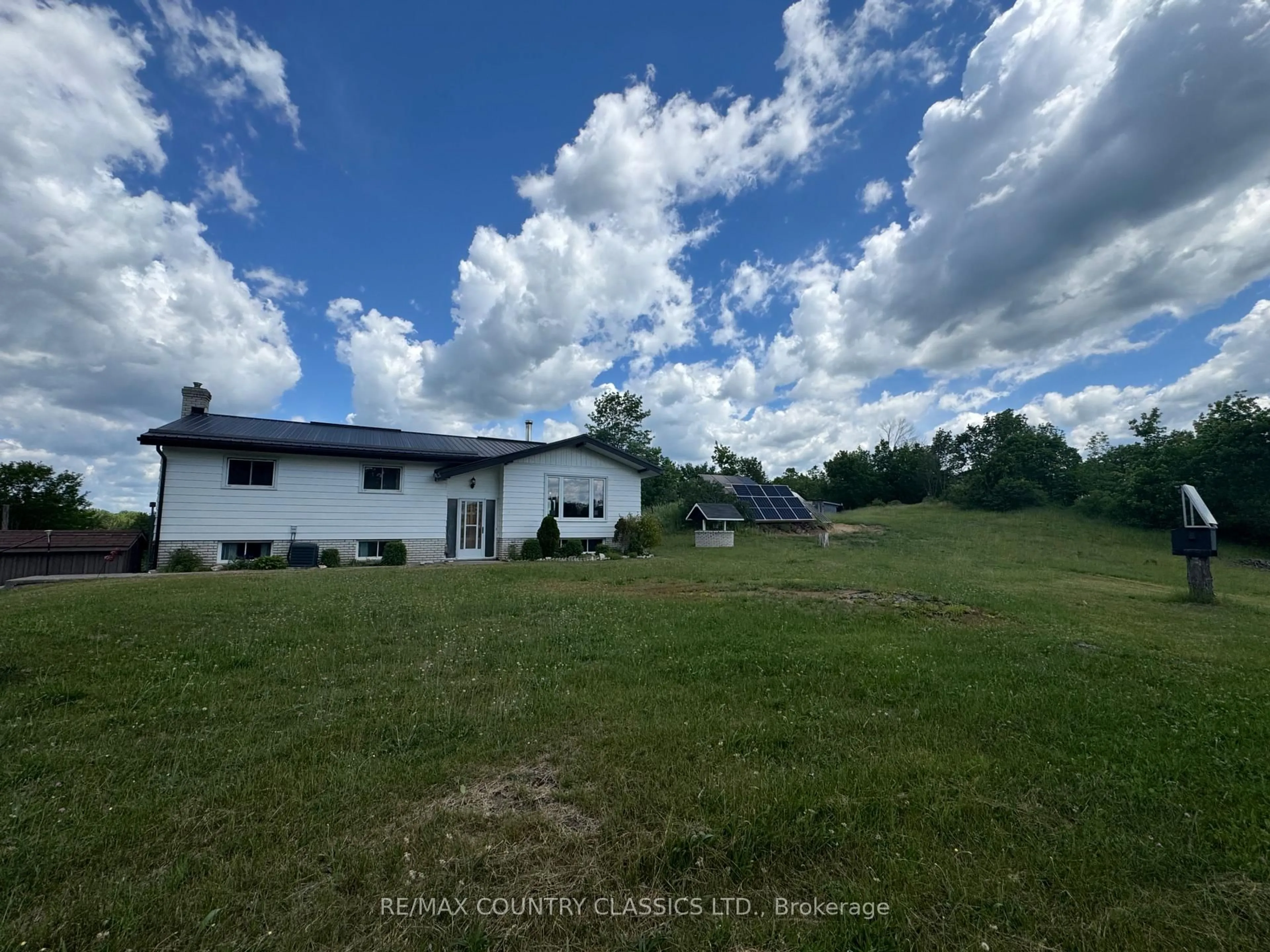 A pic from outside/outdoor area/front of a property/back of a property/a pic from drone, unknown for 18 Soikie Rd, Tweed Ontario K0K 3J0