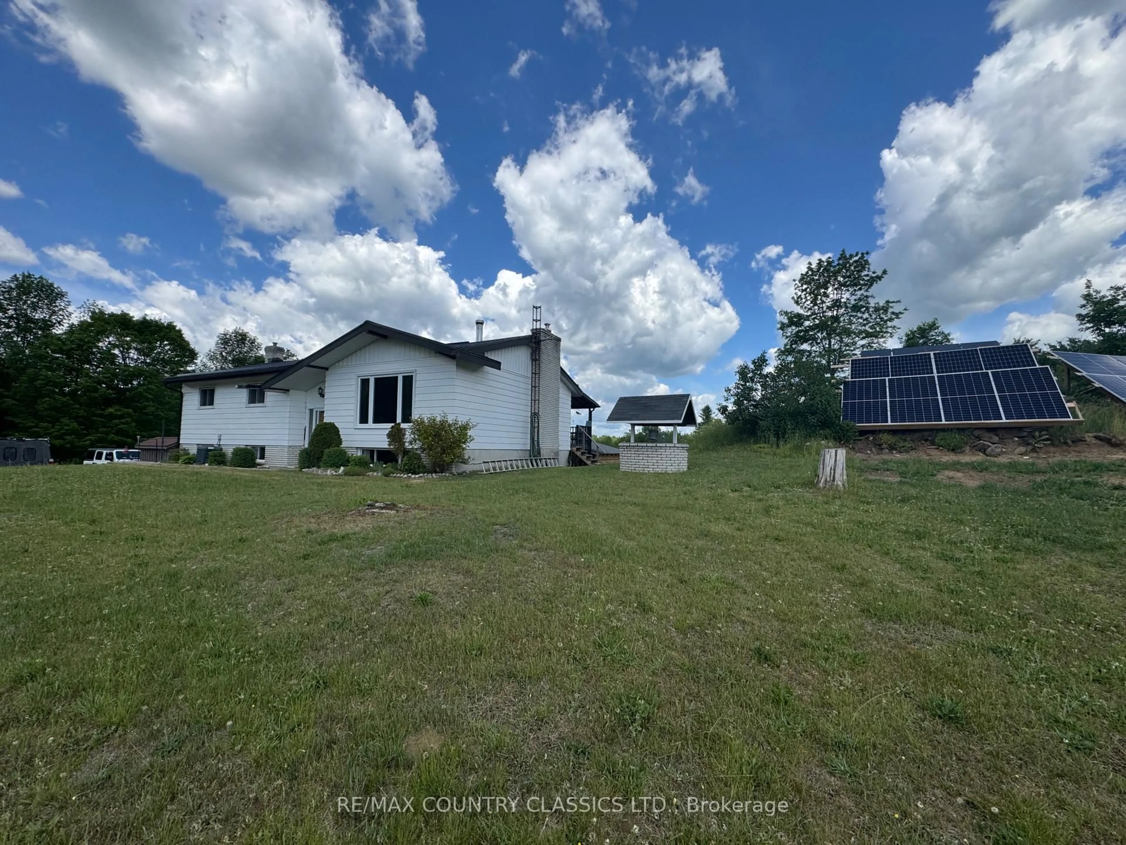 A pic from outside/outdoor area/front of a property/back of a property/a pic from drone, unknown for 18 Soikie Rd, Tweed Ontario K0K 3J0