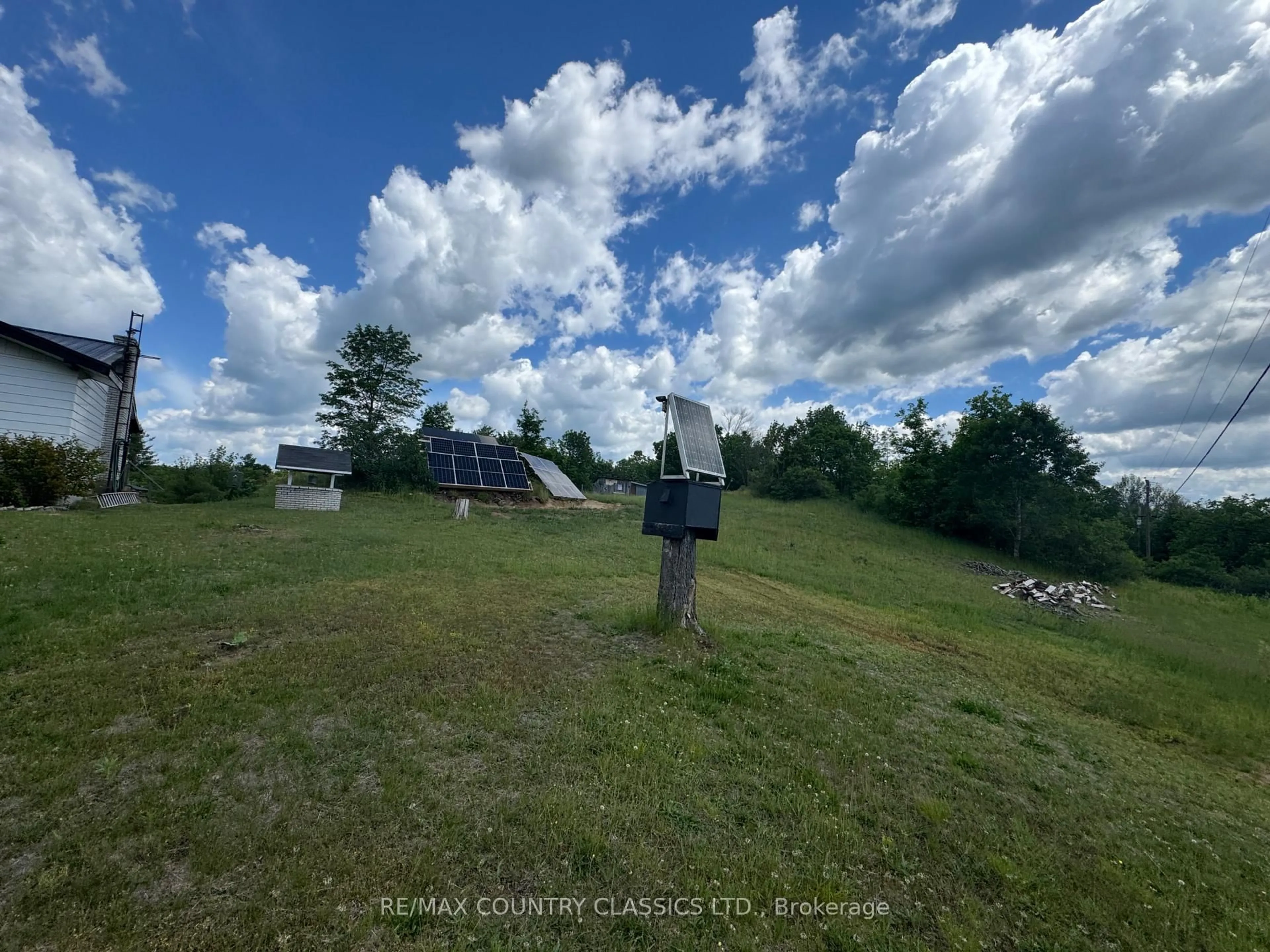 A pic from outside/outdoor area/front of a property/back of a property/a pic from drone, unknown for 18 Soikie Rd, Tweed Ontario K0K 3J0