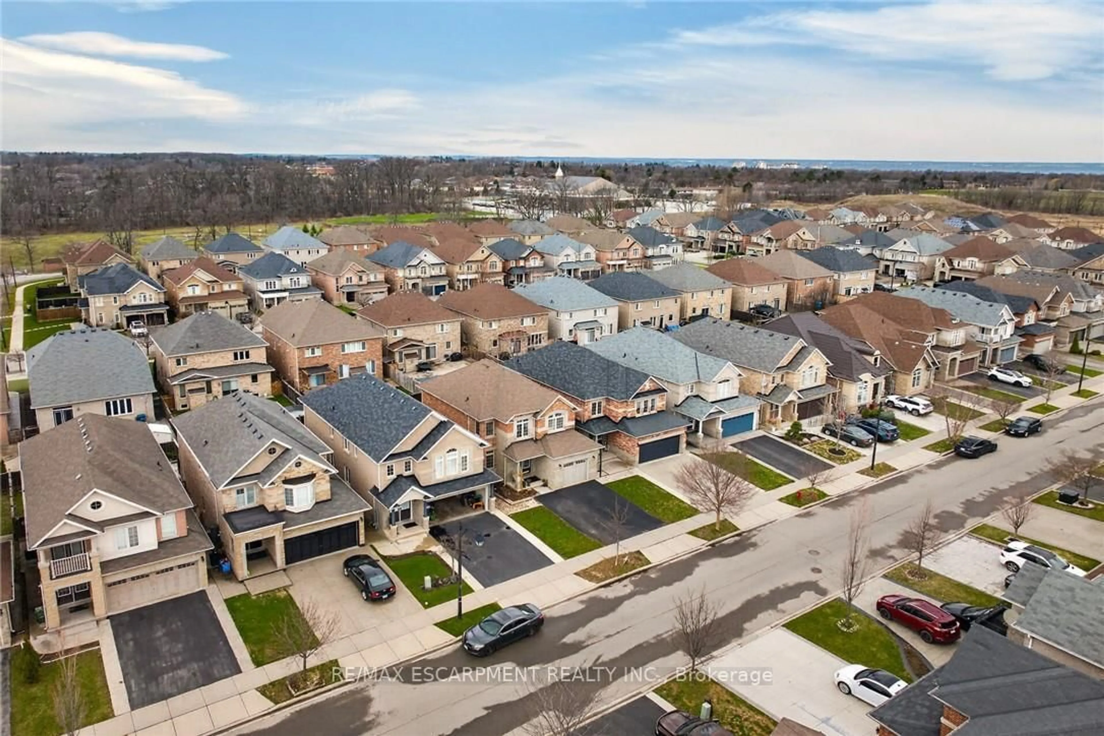 A pic from outside/outdoor area/front of a property/back of a property/a pic from drone, street for 44 Matteo Tr, Hamilton Ontario L9B 0E6