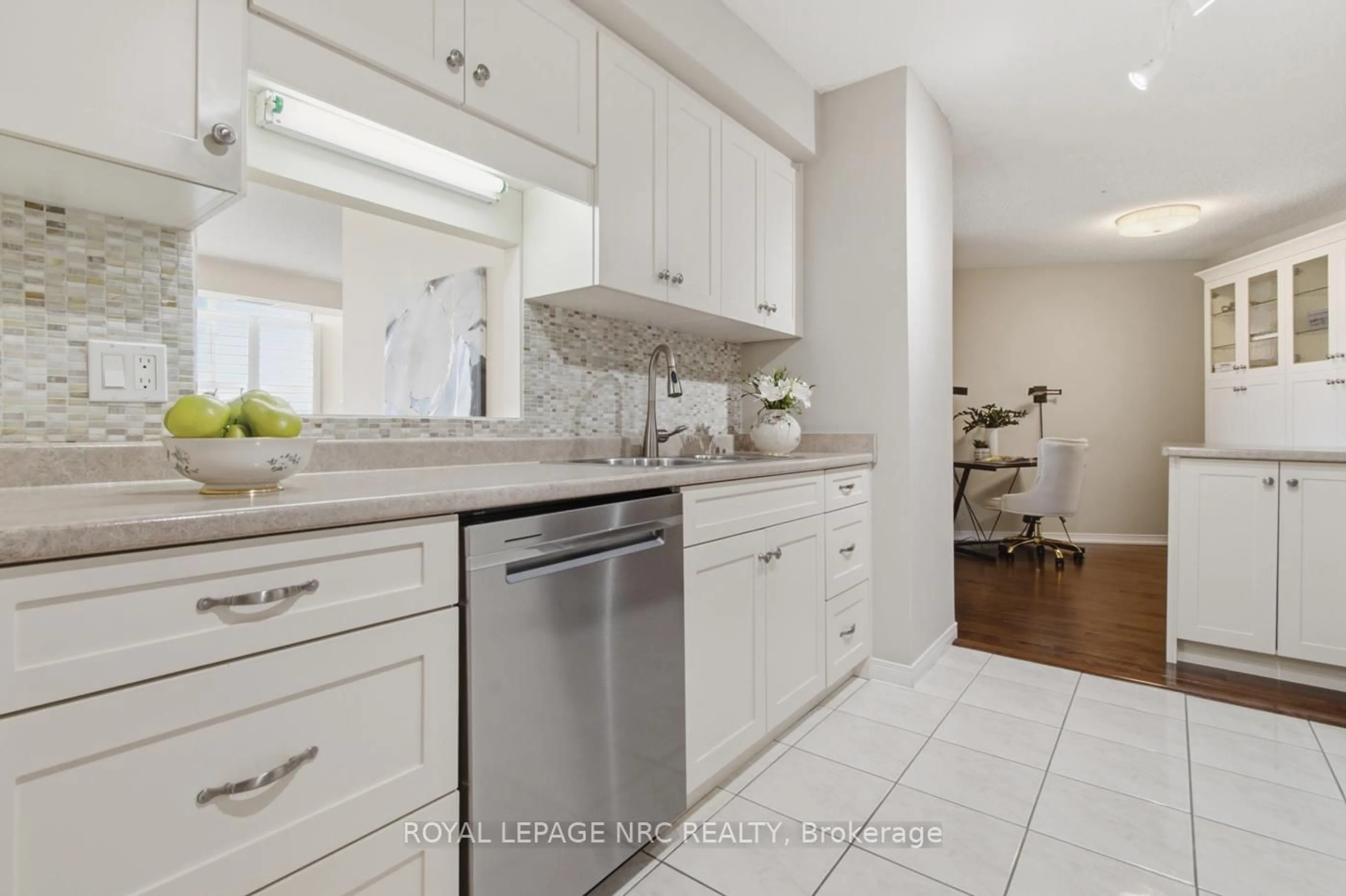 Open concept kitchen, ceramic/tile floor for 7 Gale Cres #1106, St. Catharines Ontario L2R 7M8