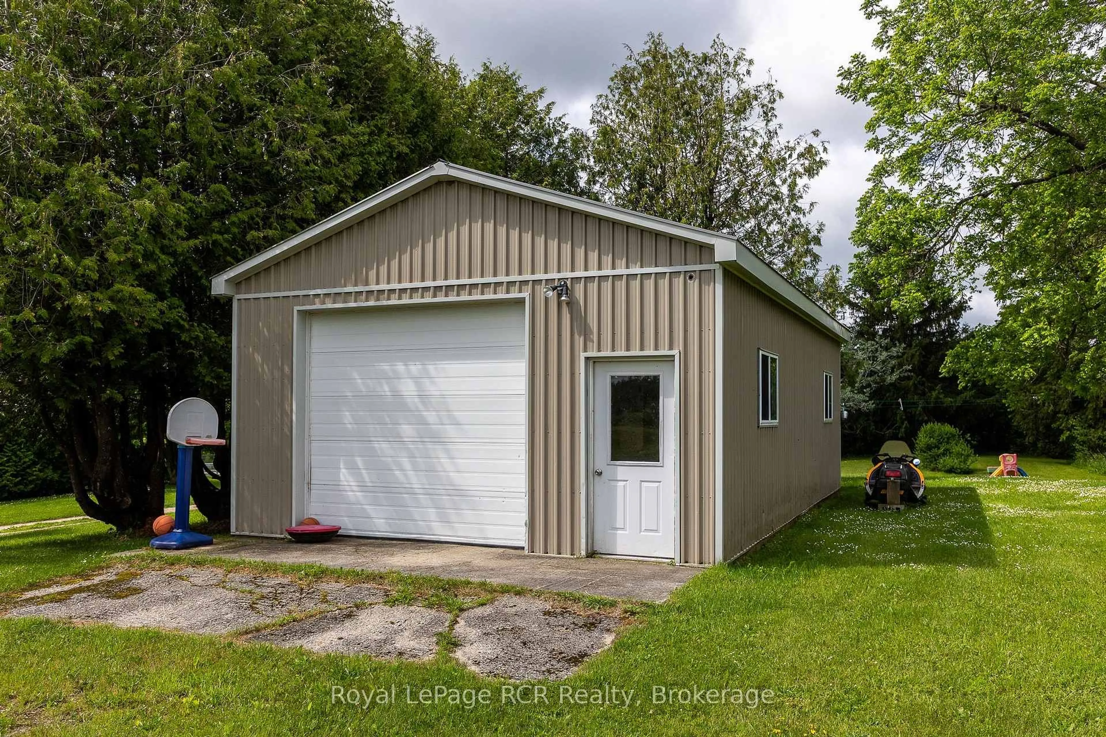 Indoor garage for 775355 Highway 10, Grey Highlands Ontario N0C 1H0