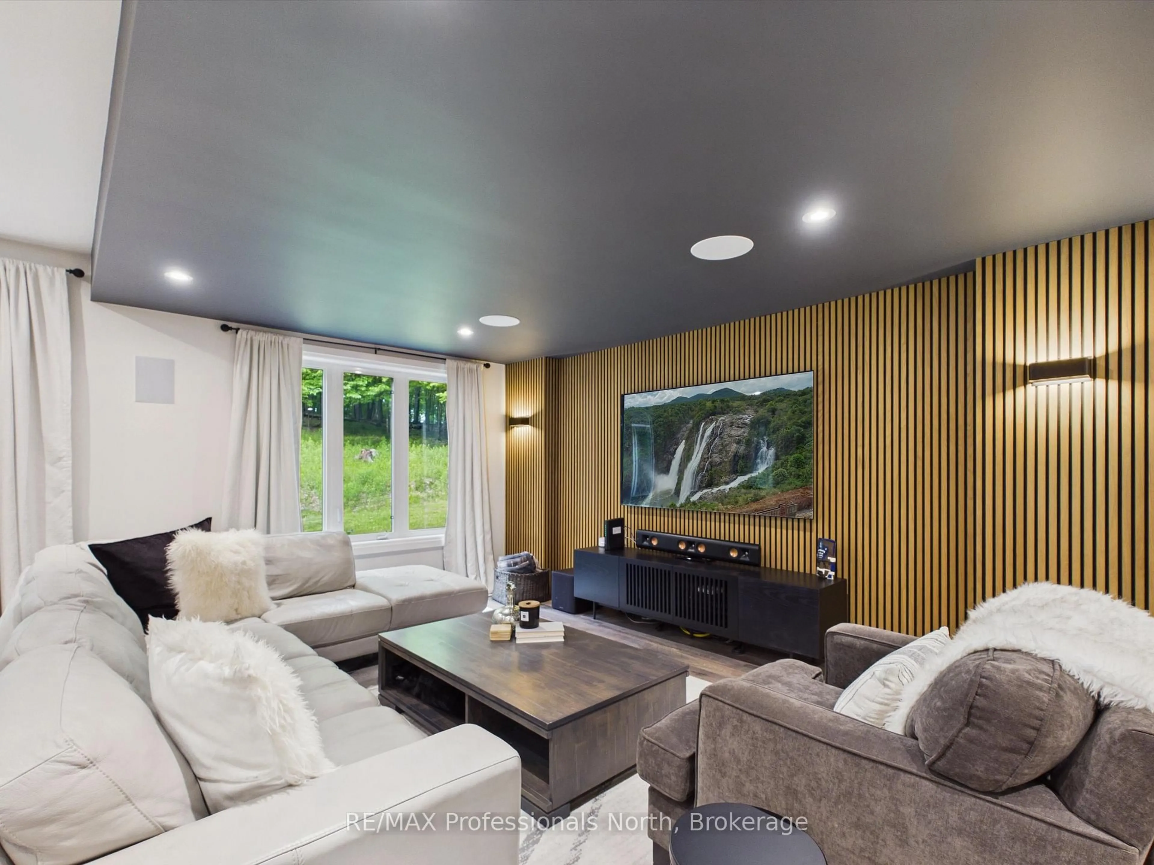 Home theater for 126 Deerfoot Tr, Huntsville Ontario P1H 0A8