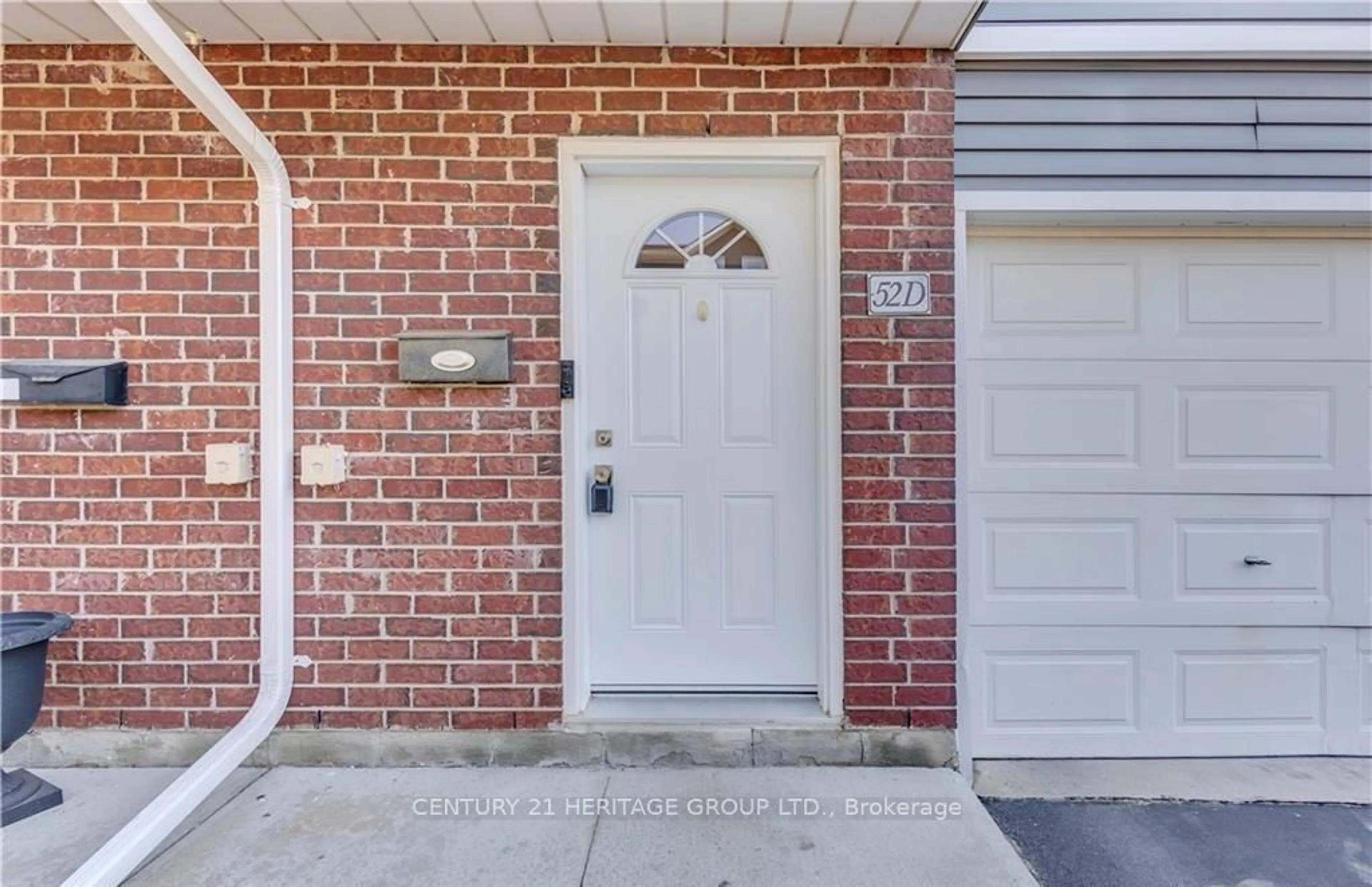 Home with brick exterior material, street for 52 Harris Ave #D, Brantford Ontario N3R 2E9