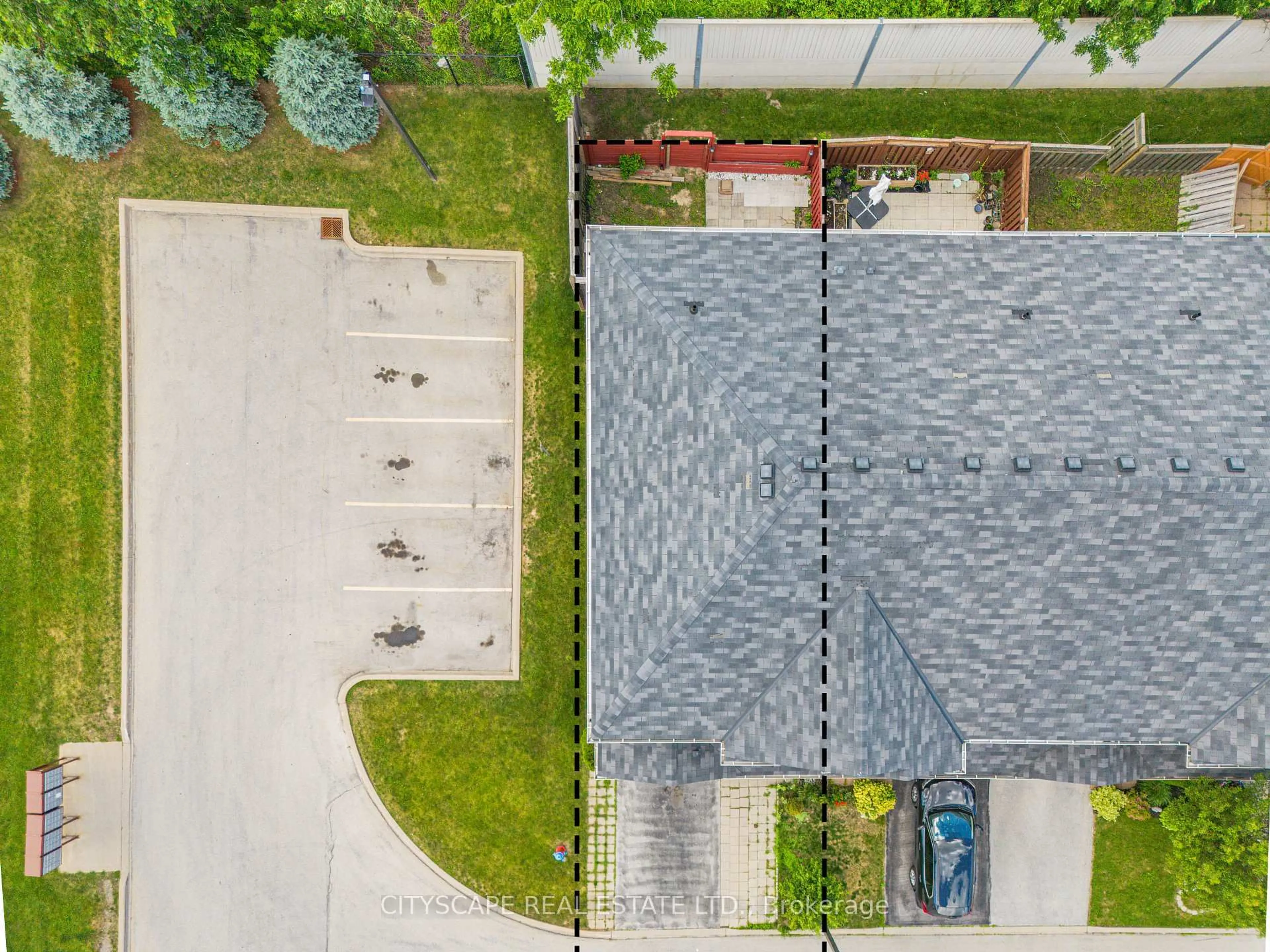 A pic from outside/outdoor area/front of a property/back of a property/a pic from drone, unknown for 14 Redcedar Cres, Hamilton Ontario L8E 0G3