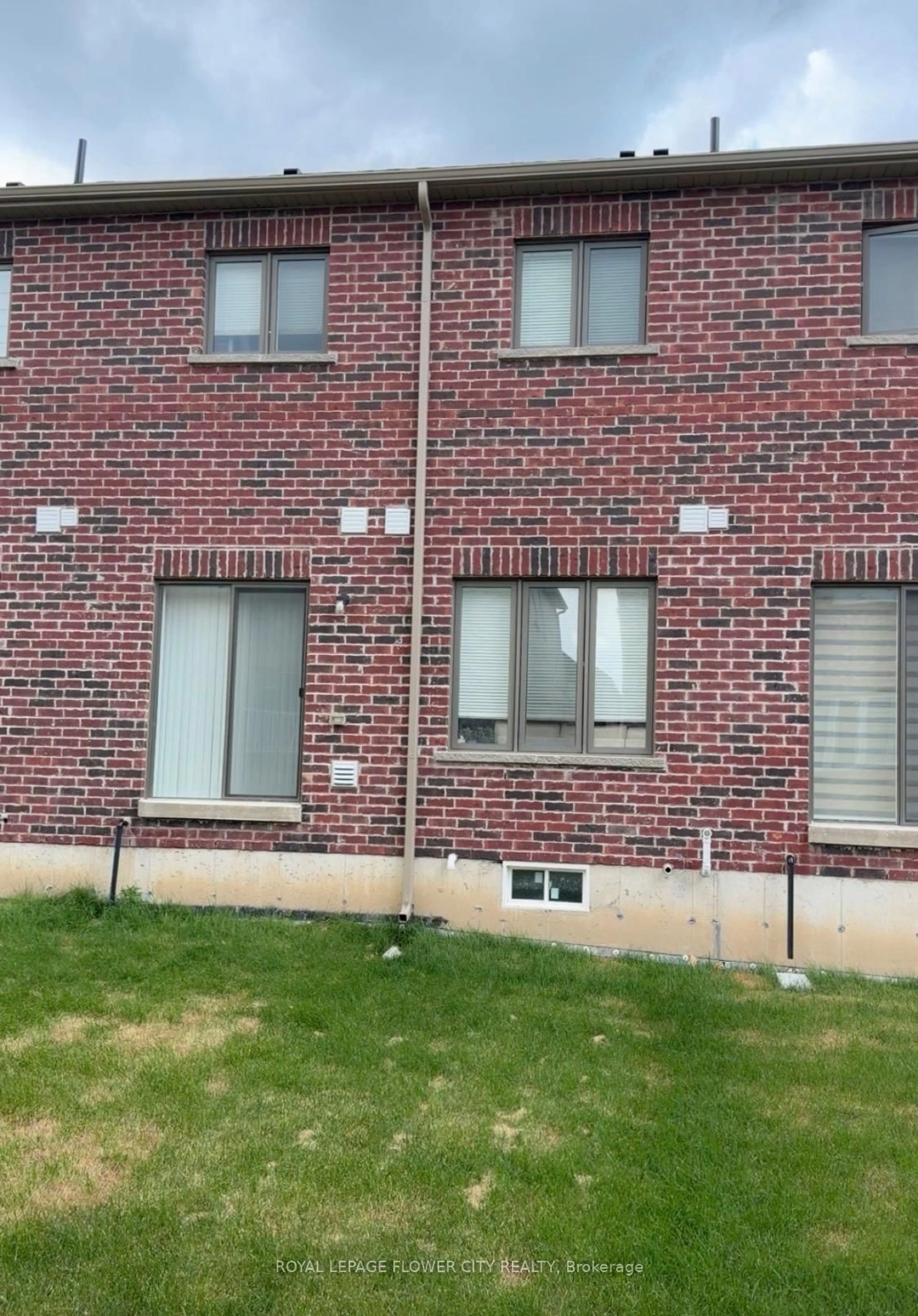 Home with brick exterior material, street for 89 Baker St, Thorold Ontario L2V 0N1
