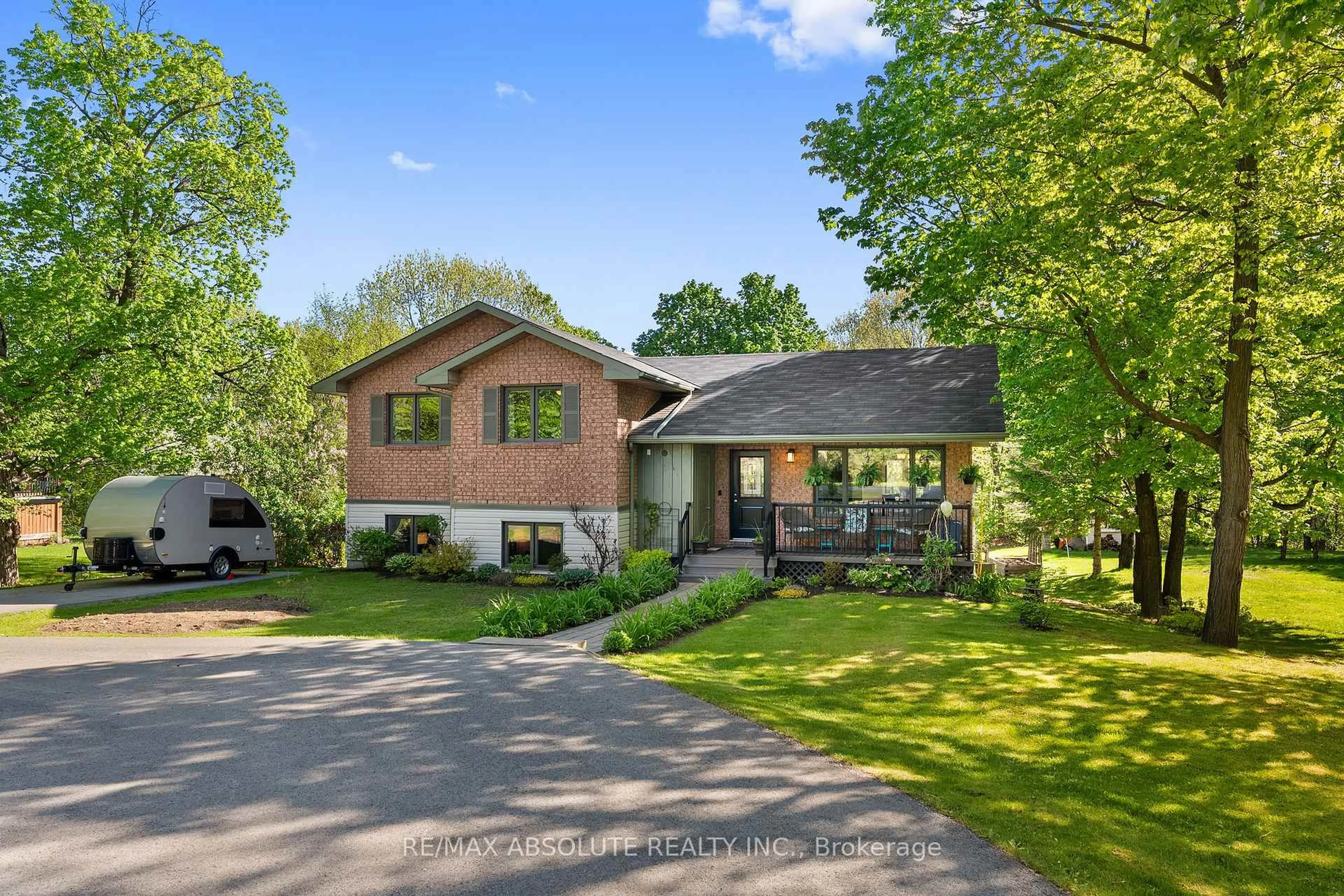 A pic from outside/outdoor area/front of a property/back of a property/a pic from drone, street for 864 Centre St, Braeside Ontario K0A 1G0