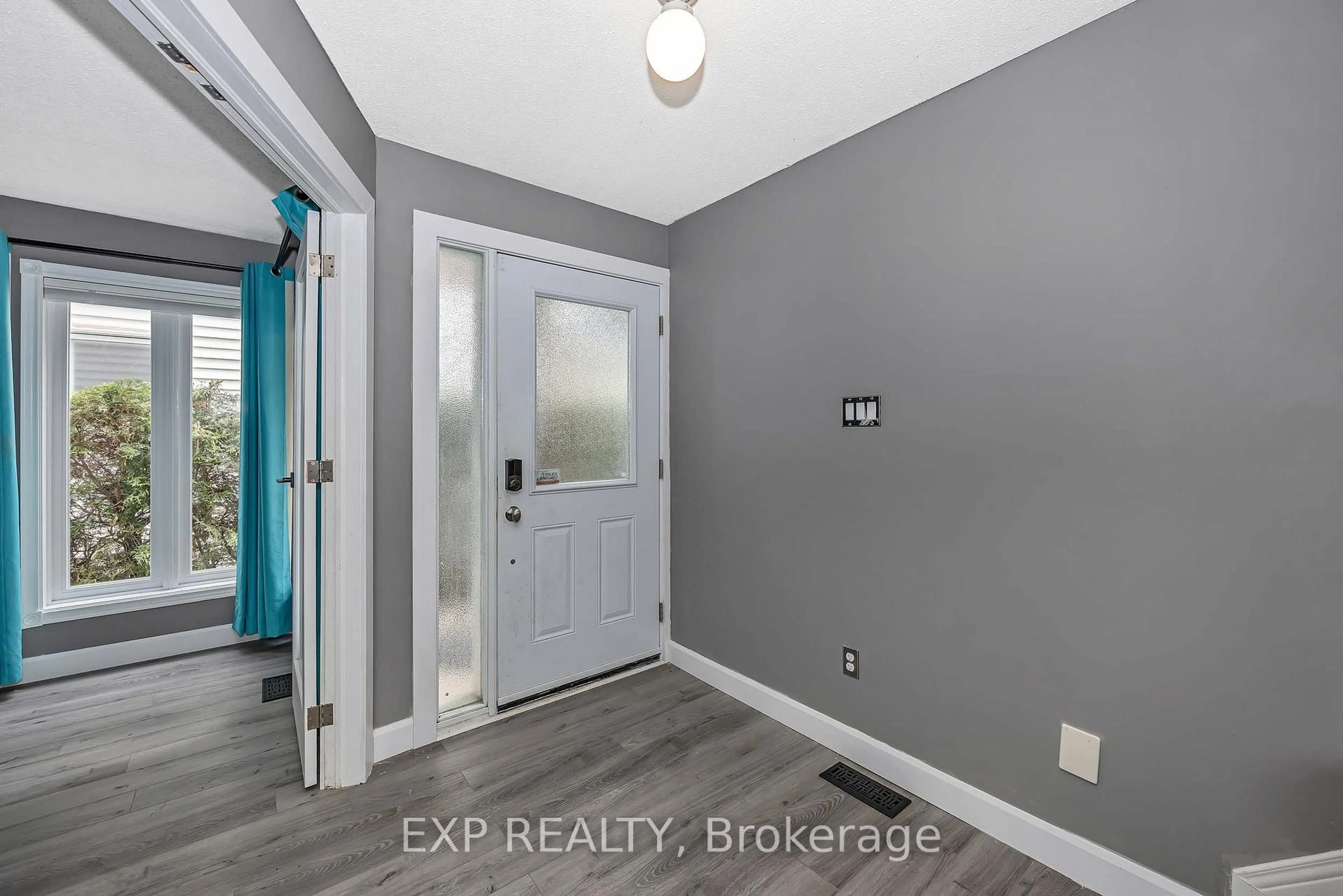 Indoor entryway for 1797 Belval Cres, Orleans Ontario K1C 6J6