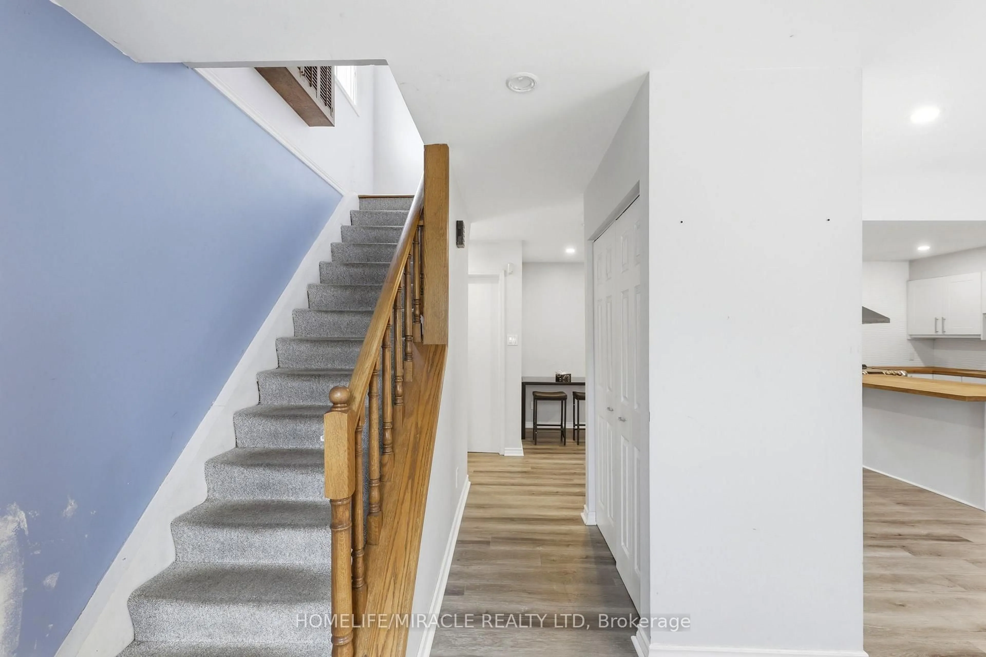 Stairs for 860 Trafalgar St, London East Ontario N5Z 4W4