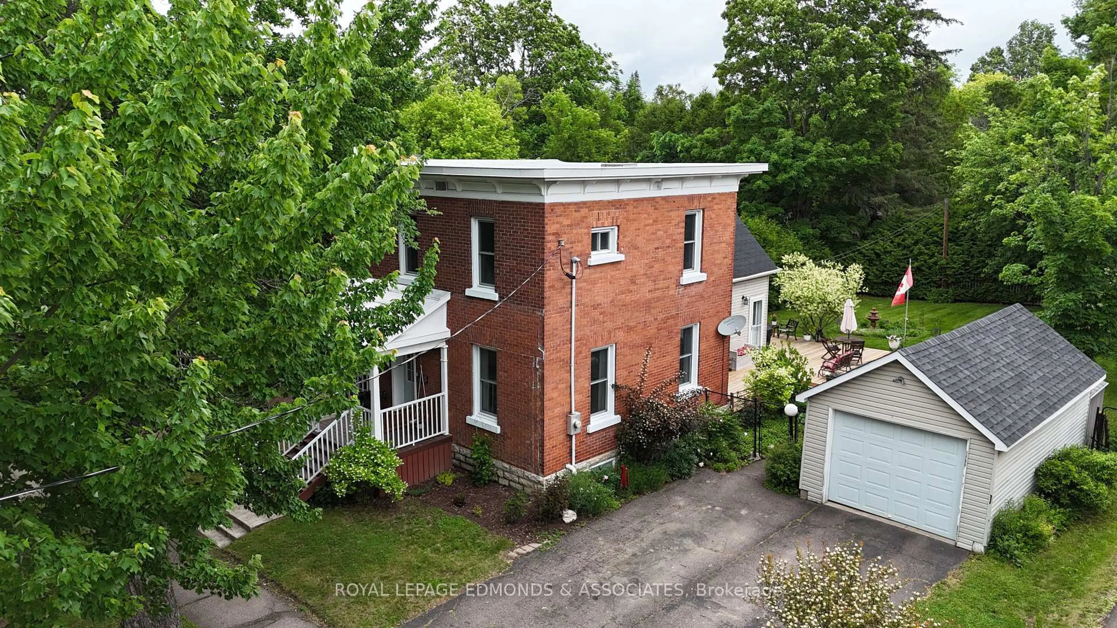 A pic from outside/outdoor area/front of a property/back of a property/a pic from drone, street for 375 Centre St, Pembroke Ontario K8A 1J4