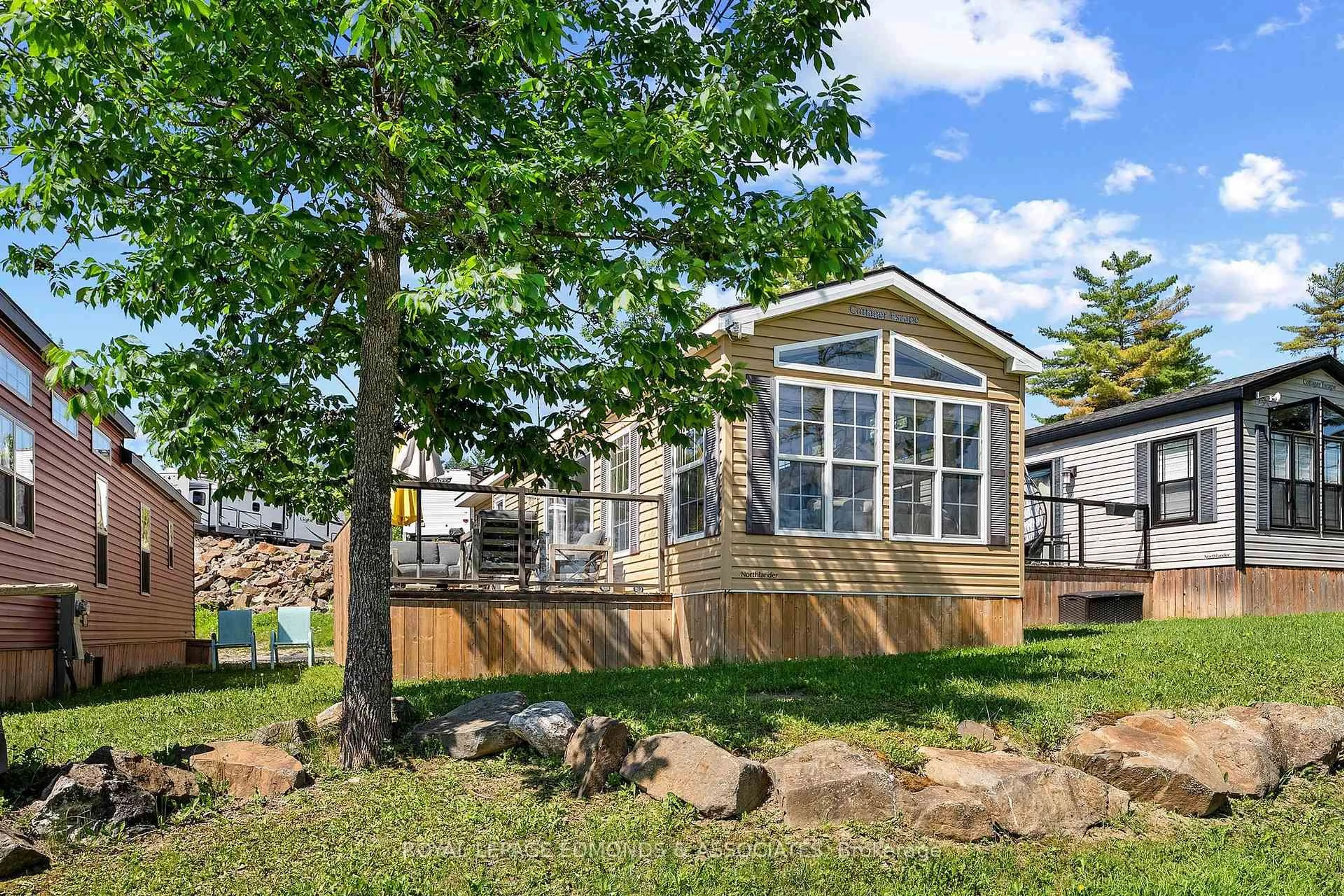 Home with vinyl exterior material, water/lake/river/ocean view for 92 Bingham Dr #31, Haley Station Ontario K0J 1Y0