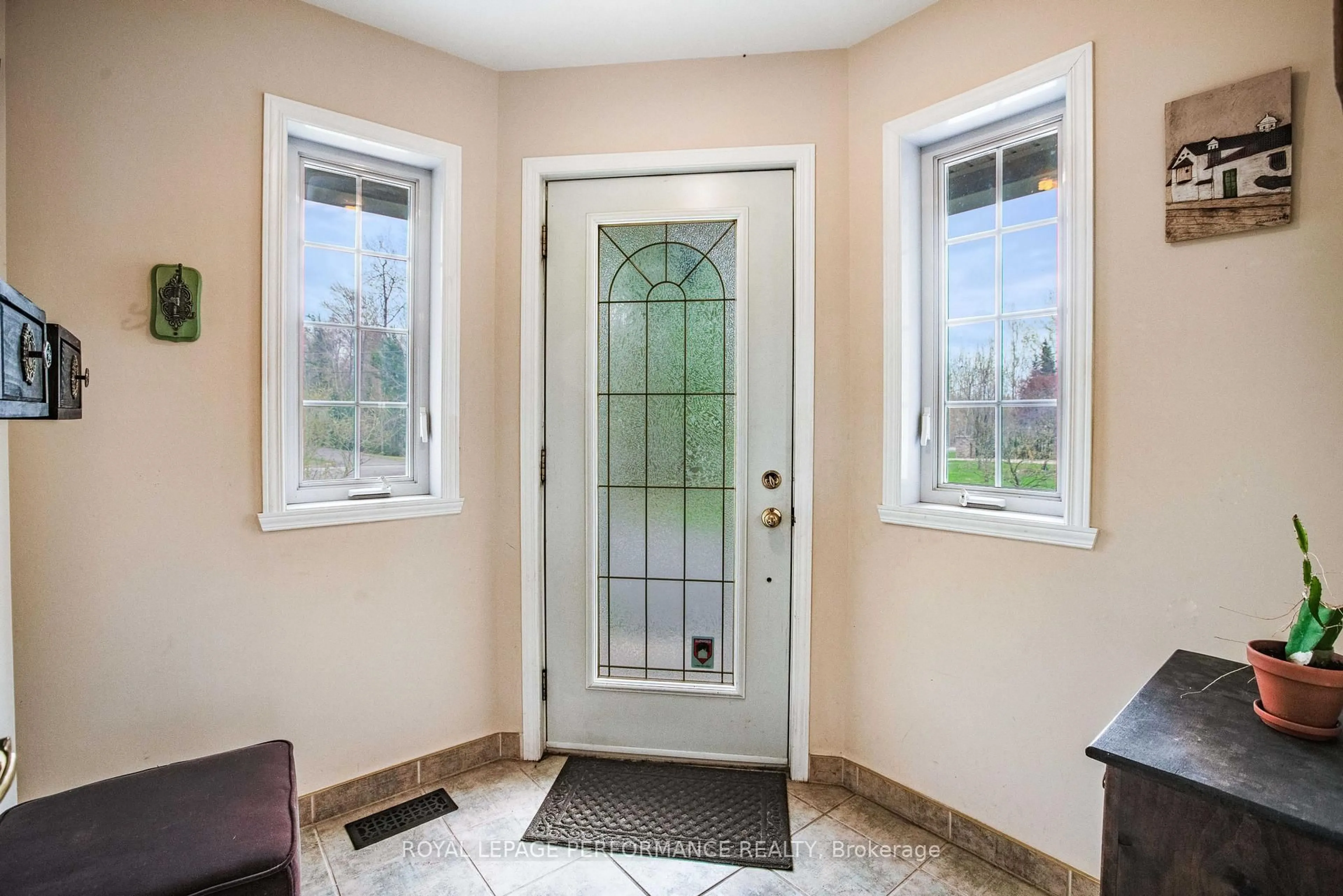 Indoor entryway for 531 Du Bercail Rd, Champlain Ontario K0B 1K0