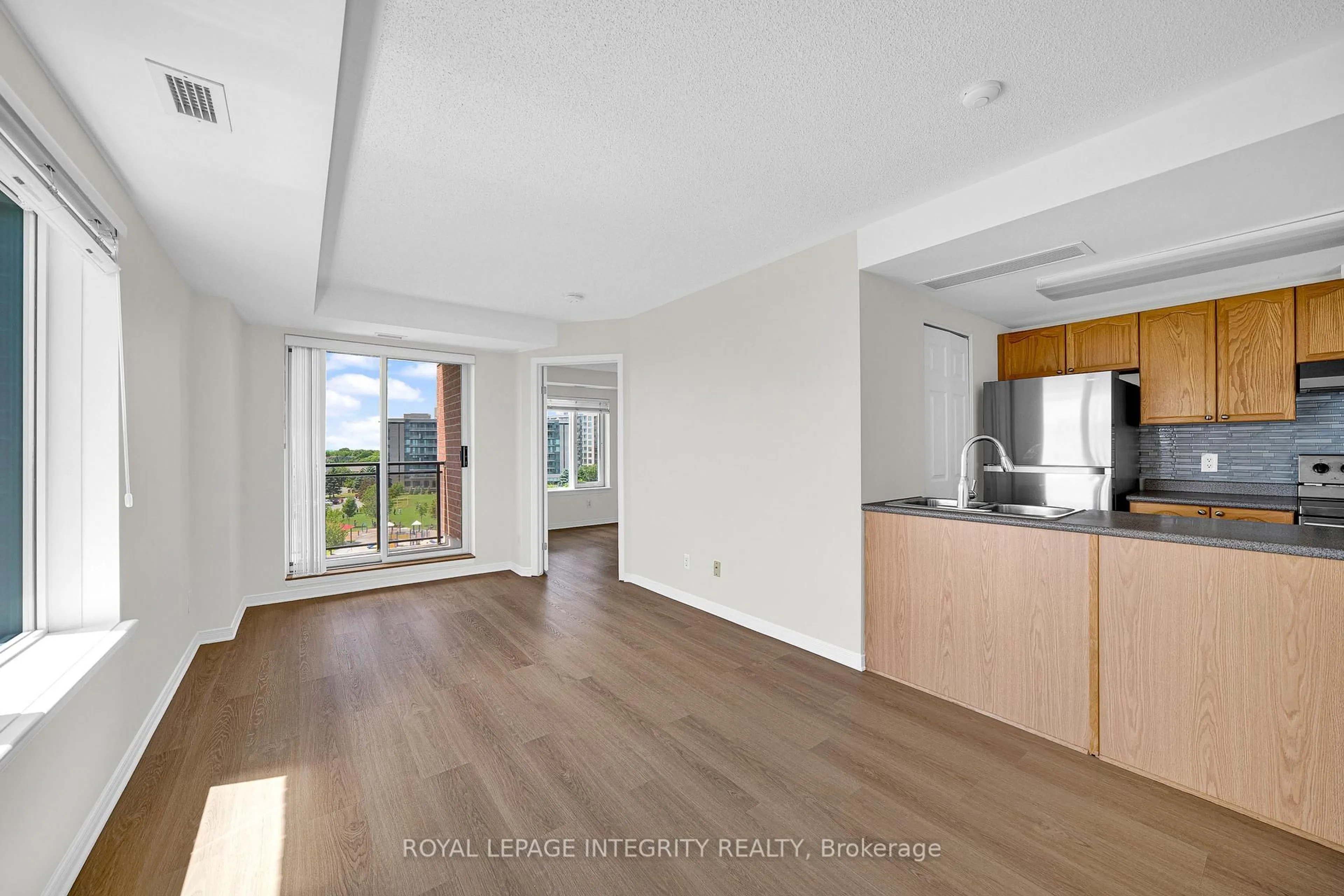 A pic of a room for 310 Central Park Dr #6Q, Ottawa Ontario K2C 4G4