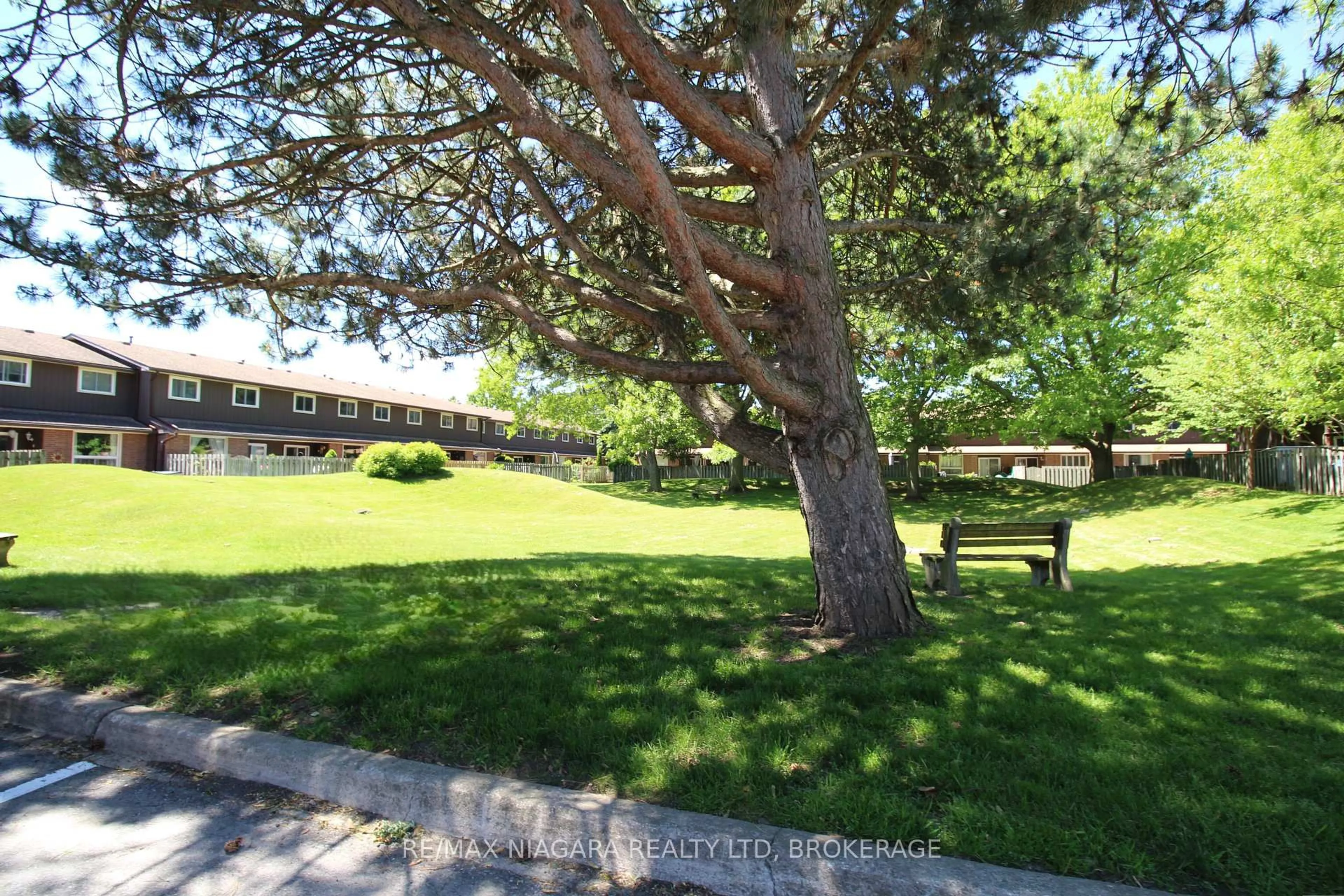 Patio, mountain view for 64 Forster St #28, St. Catharines Ontario L2N 6T5