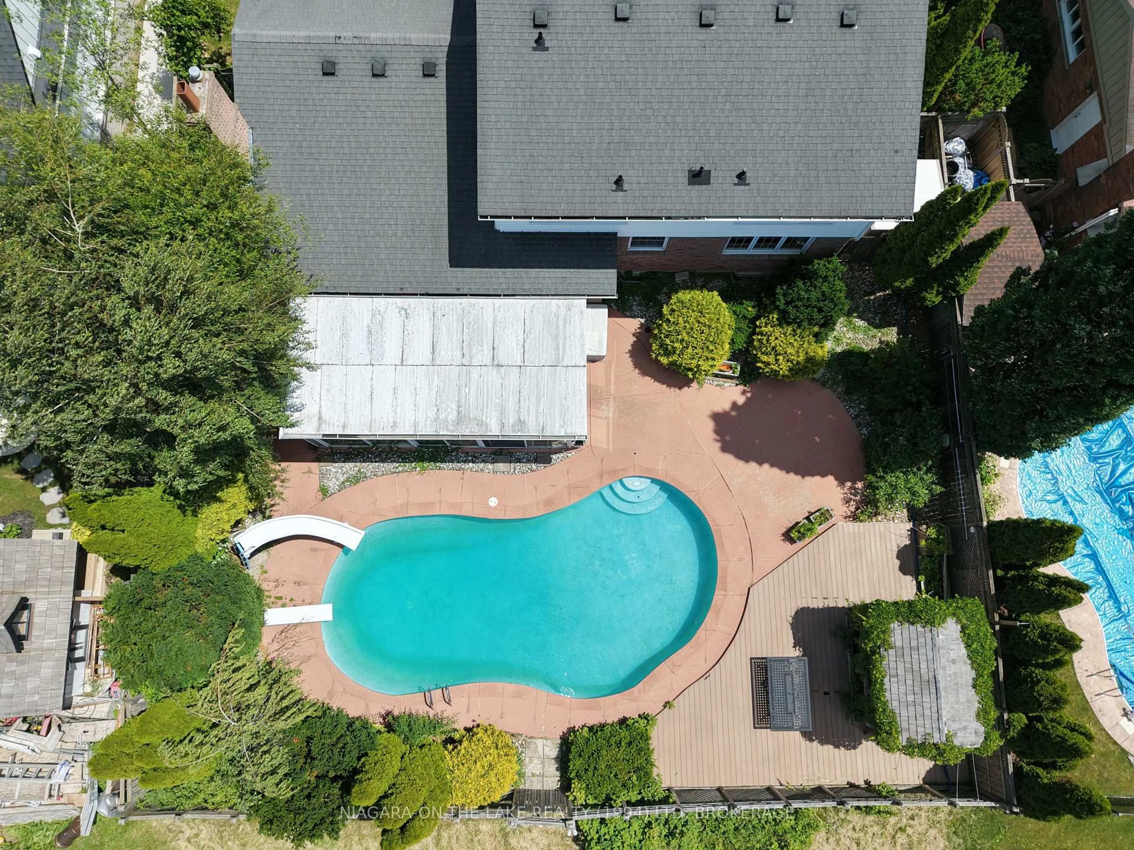 A pic from outside/outdoor area/front of a property/back of a property/a pic from drone, unknown for 21 Garrison Village Dr, Niagara-on-the-Lake Ontario L0S 1J0