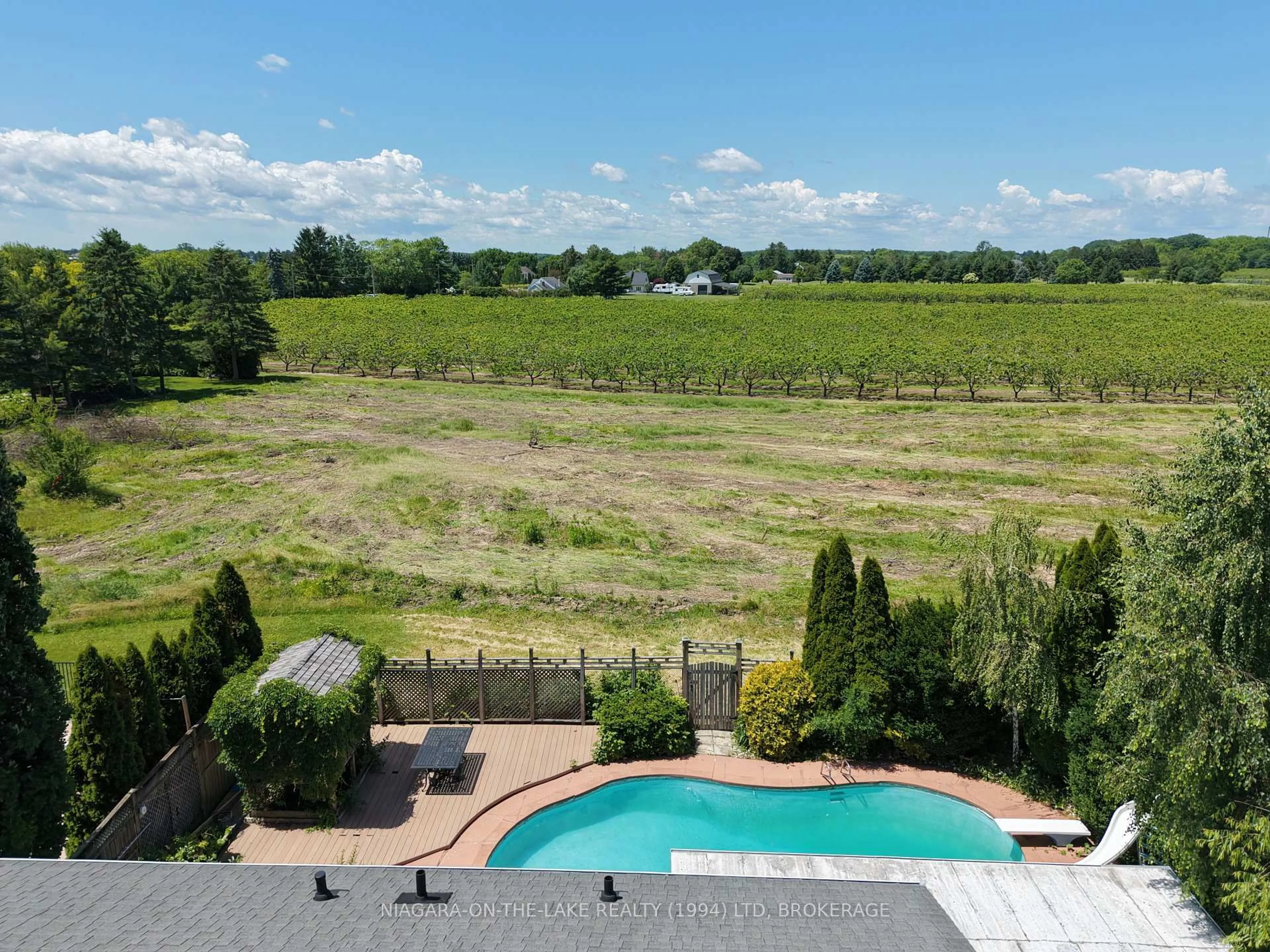 A pic from outside/outdoor area/front of a property/back of a property/a pic from drone, water/lake/river/ocean view for 21 Garrison Village Dr, Niagara-on-the-Lake Ontario L0S 1J0